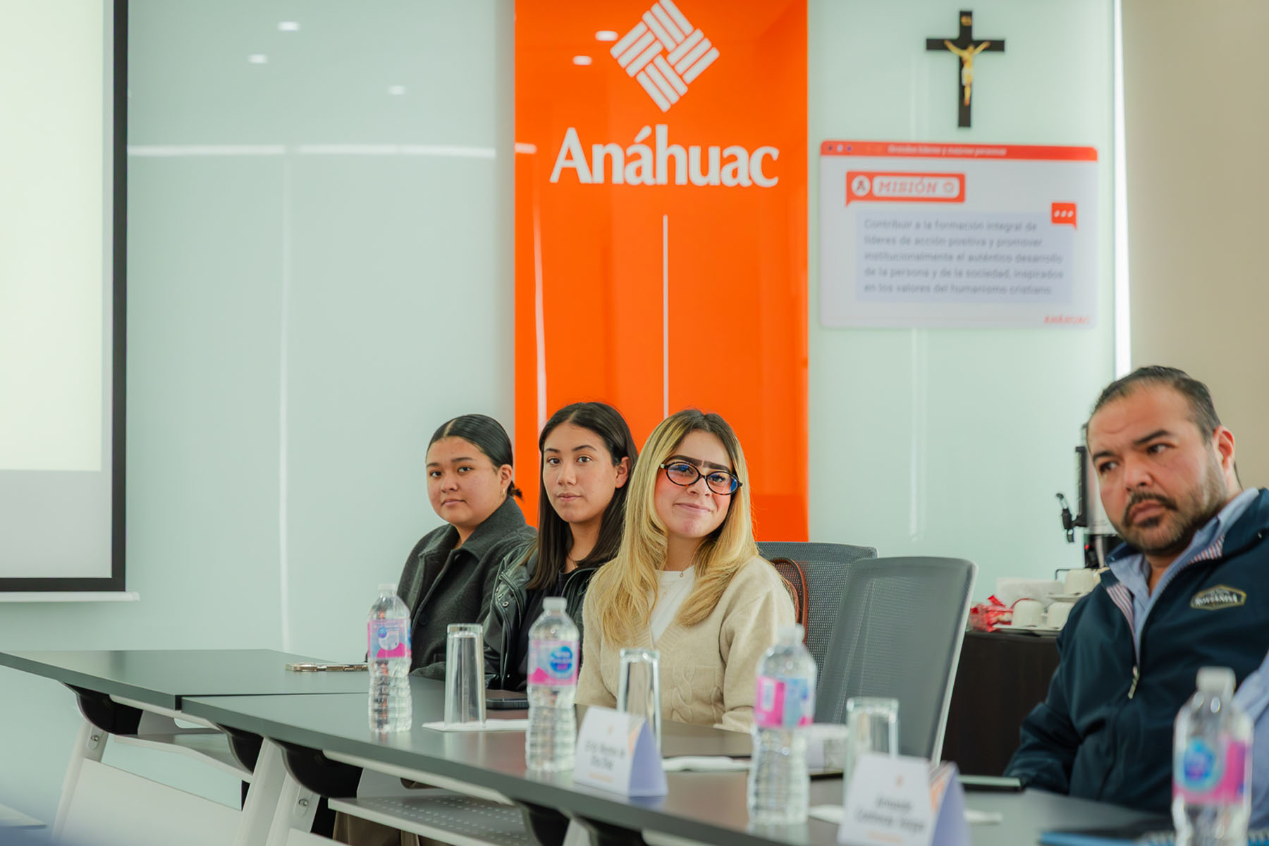 5 / 18 - Firma de Convenio con Rovianda 5 / 18 - Firma de Convenio con Rovianda