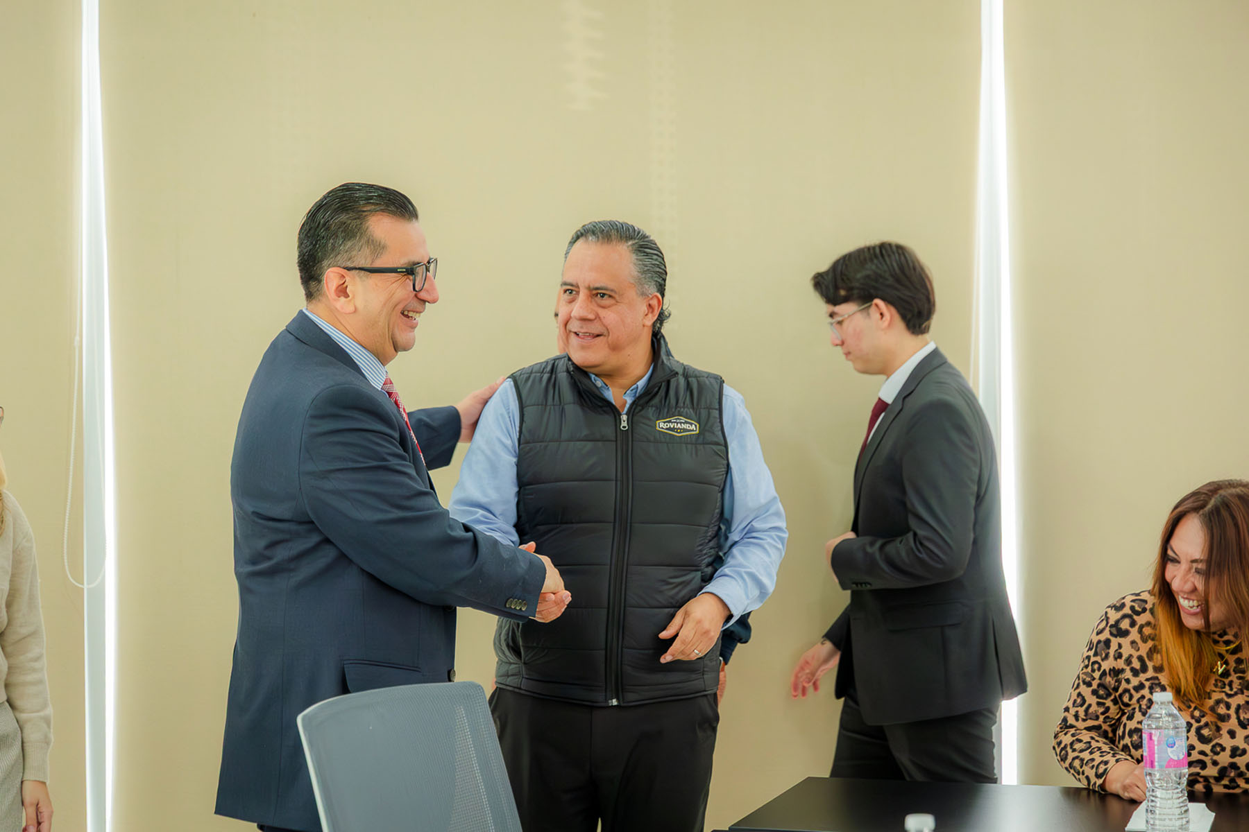 15 / 18 - Firma de Convenio con Rovianda 15 / 18 - Firma de Convenio con Rovianda