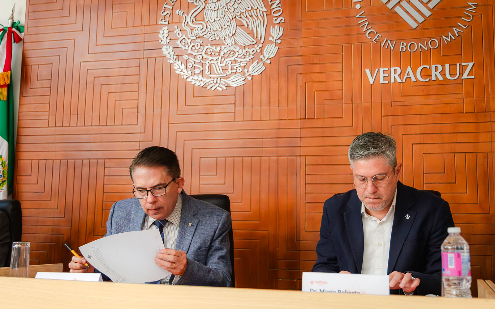 14 / 17 - Firma de Convenio con la Universidad Veracruzana 14 / 17 - Firma de Convenio con la Universidad Veracruzana