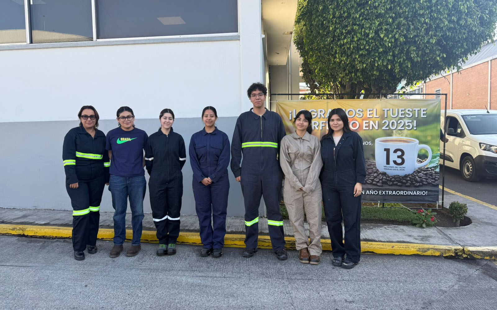 1 / 4 - Alumnos de Diseño Industrial Realizan Visita Académica a Cafinco para Investigación 1 / 4 - Alumnos de Diseño Industrial Realizan Visita Académica a Cafinco para Investigación