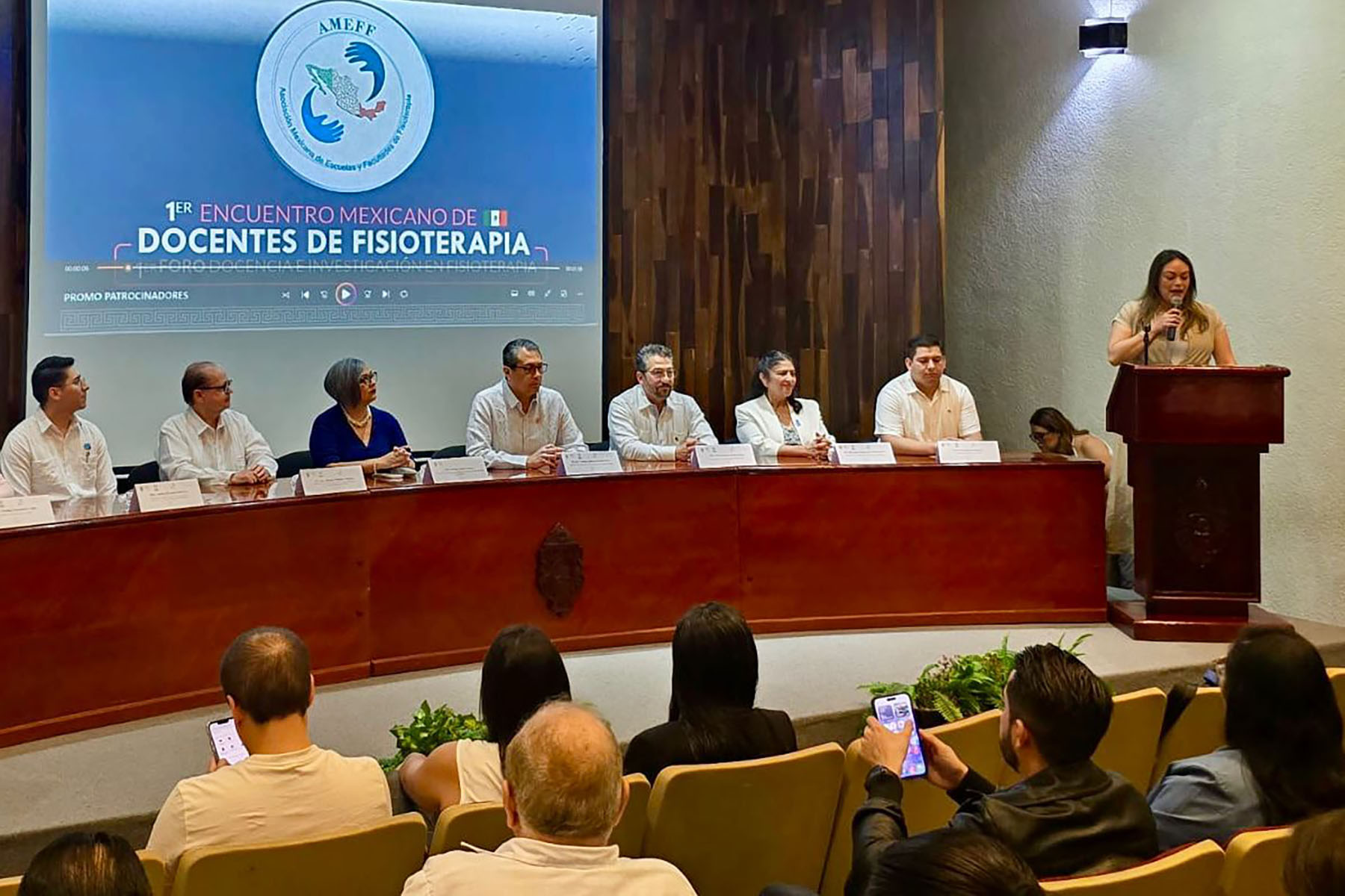 1 / 6 - Fortaleciendo la Docencia y el Humanismo en la Fisioterapia Nacional 1 / 6 - Fortaleciendo la Docencia y el Humanismo en la Fisioterapia Nacional