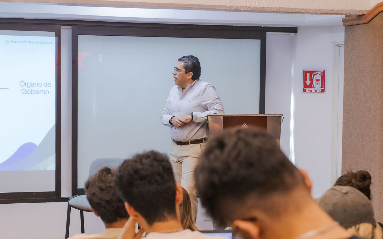 4 / 5 - De la Mesa Directiva al Éxito Empresarial 4 / 5 - De la Mesa Directiva al Éxito Empresarial