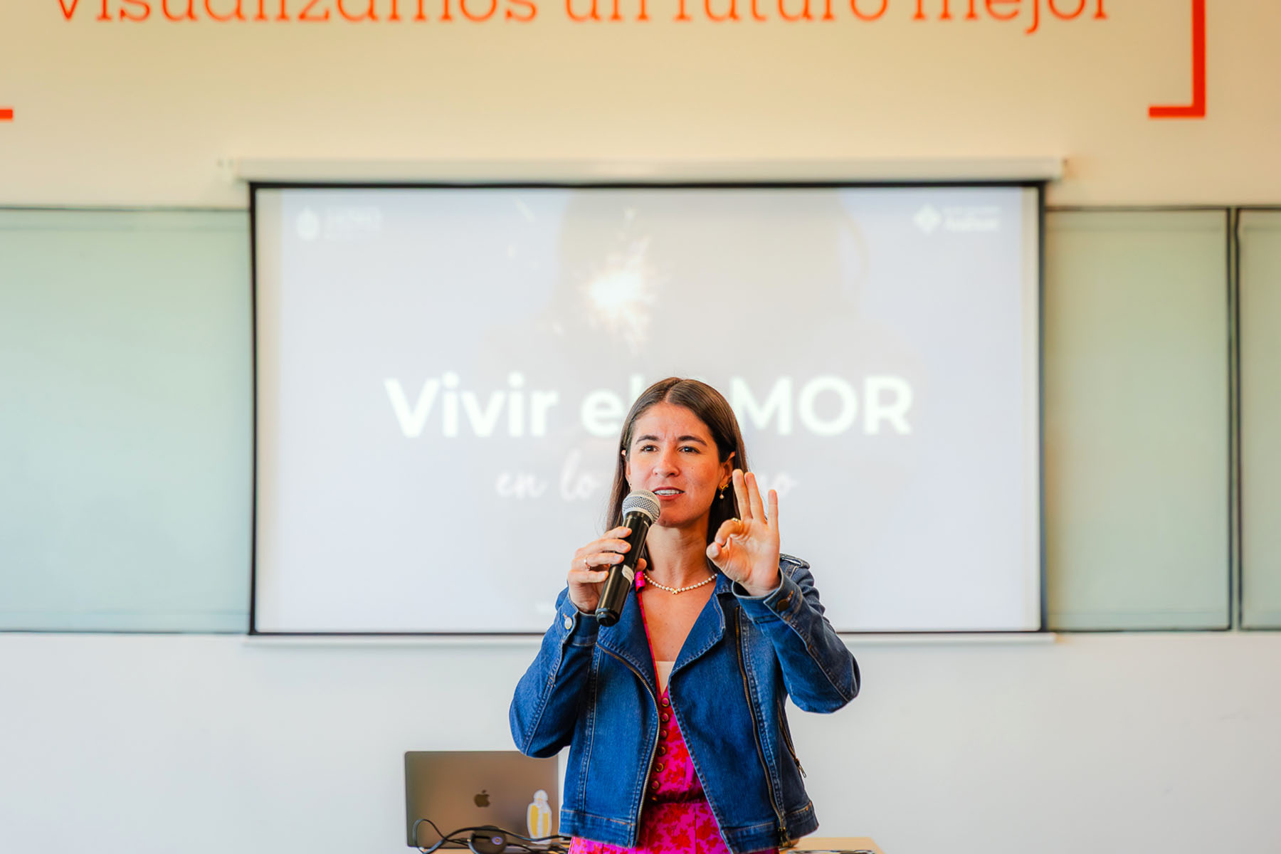 16 / 32 - Vivir el Amor en lo Cotidiano 16 / 32 - Vivir el Amor en lo Cotidiano