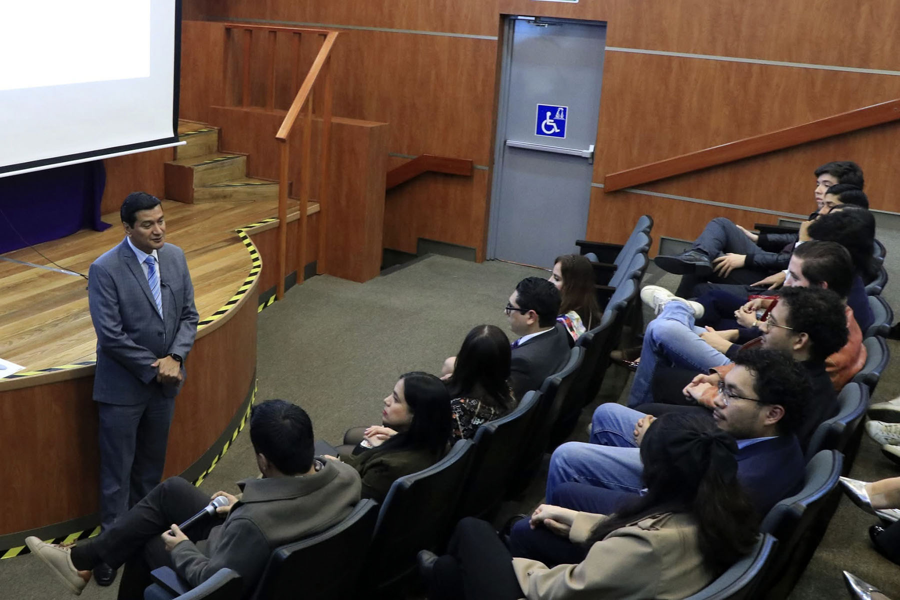 2 / 6 - Visita a la Sala Regional del TEPJF 2 / 6 - Visita a la Sala Regional del TEPJF