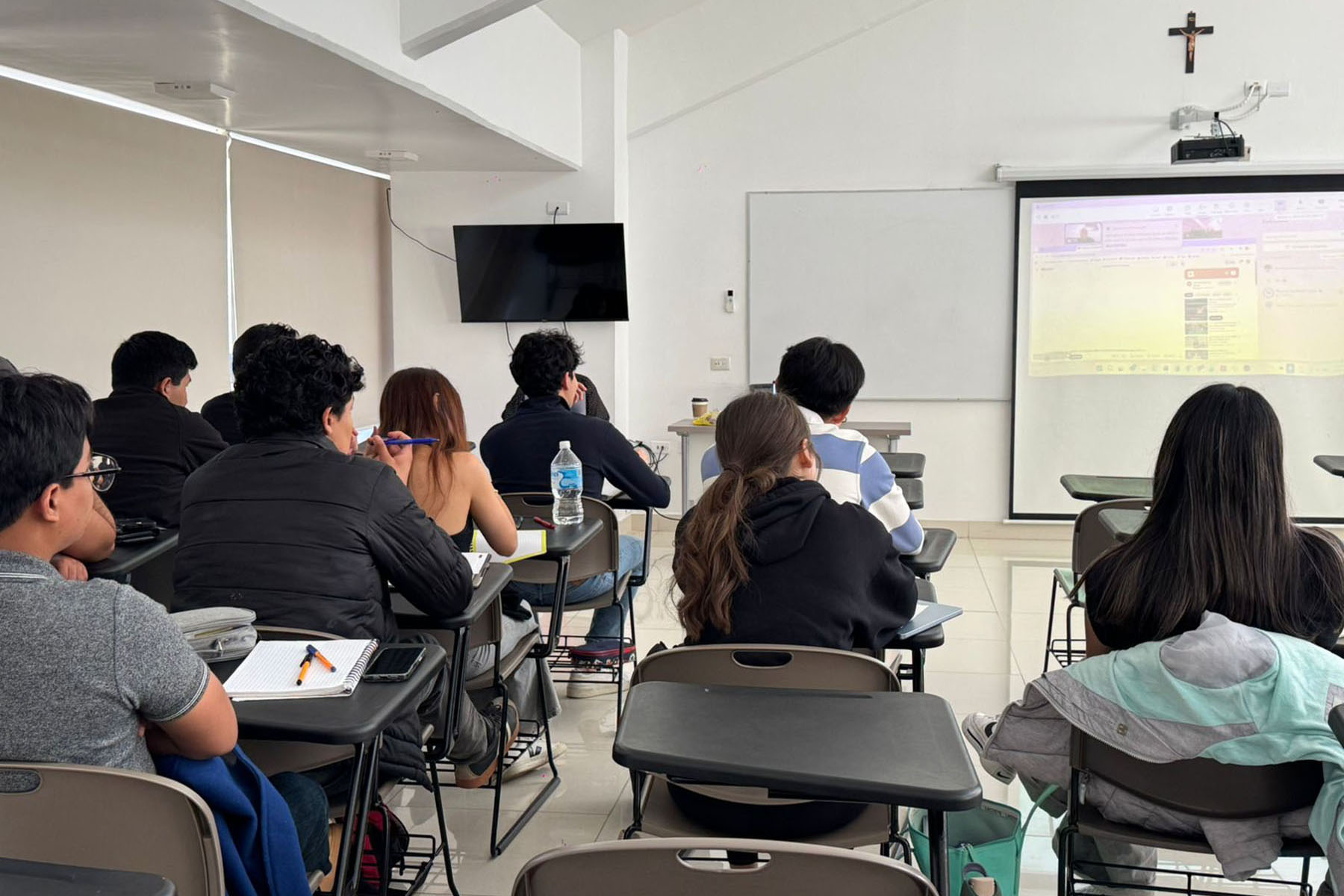 2 / 3 - Clases COIL: Aprendizaje Colaborativo sin Fronteras 2 / 3 - Clases COIL: Aprendizaje Colaborativo sin Fronteras