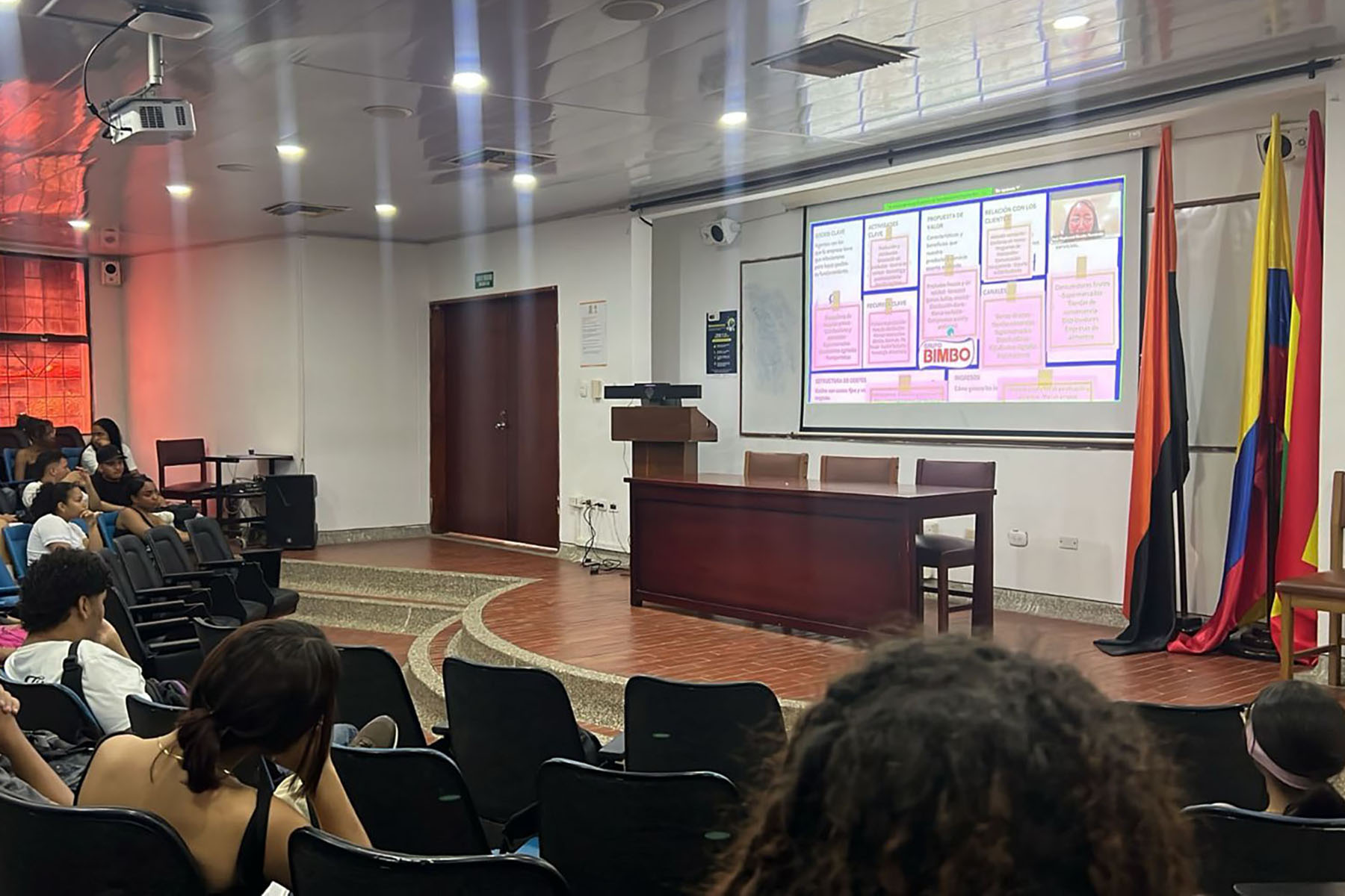 1 / 3 - Clases COIL: Aprendizaje Colaborativo sin Fronteras 1 / 3 - Clases COIL: Aprendizaje Colaborativo sin Fronteras