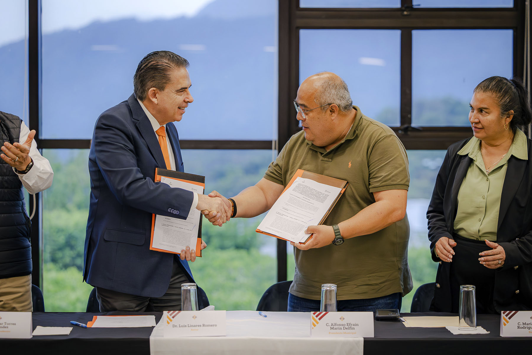 8 / 30 - Firma de Convenio con el Ayuntamiento de Fortín 8 / 30 - Firma de Convenio con el Ayuntamiento de Fortín