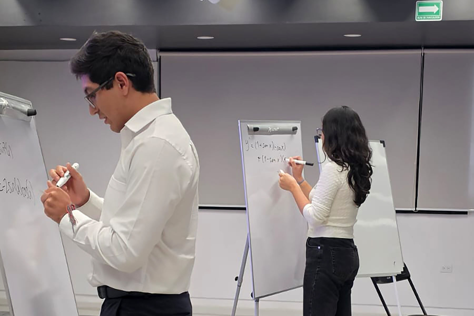 1 / 4 - Cuarto Concurso de Cálculo 1 / 4 - Cuarto Concurso de Cálculo