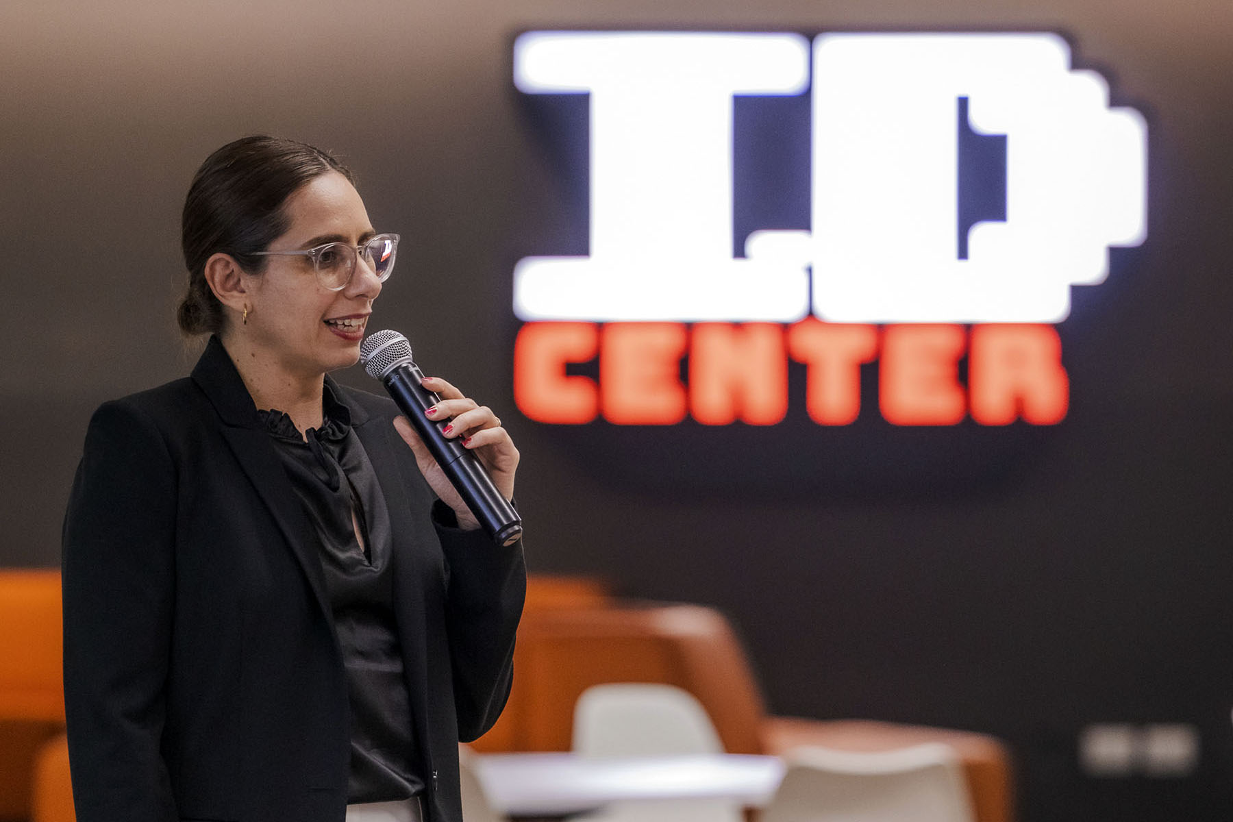 2 / 6 - El Liderazgo Femenino en la Administración Moderna 2 / 6 - El Liderazgo Femenino en la Administración Moderna