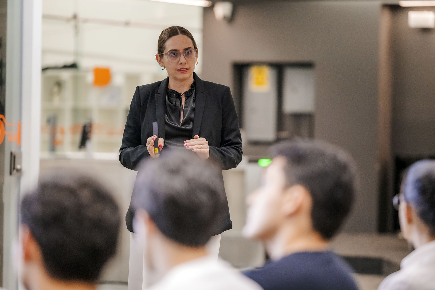 5 / 6 - El Liderazgo Femenino en la Administración Moderna 5 / 6 - El Liderazgo Femenino en la Administración Moderna