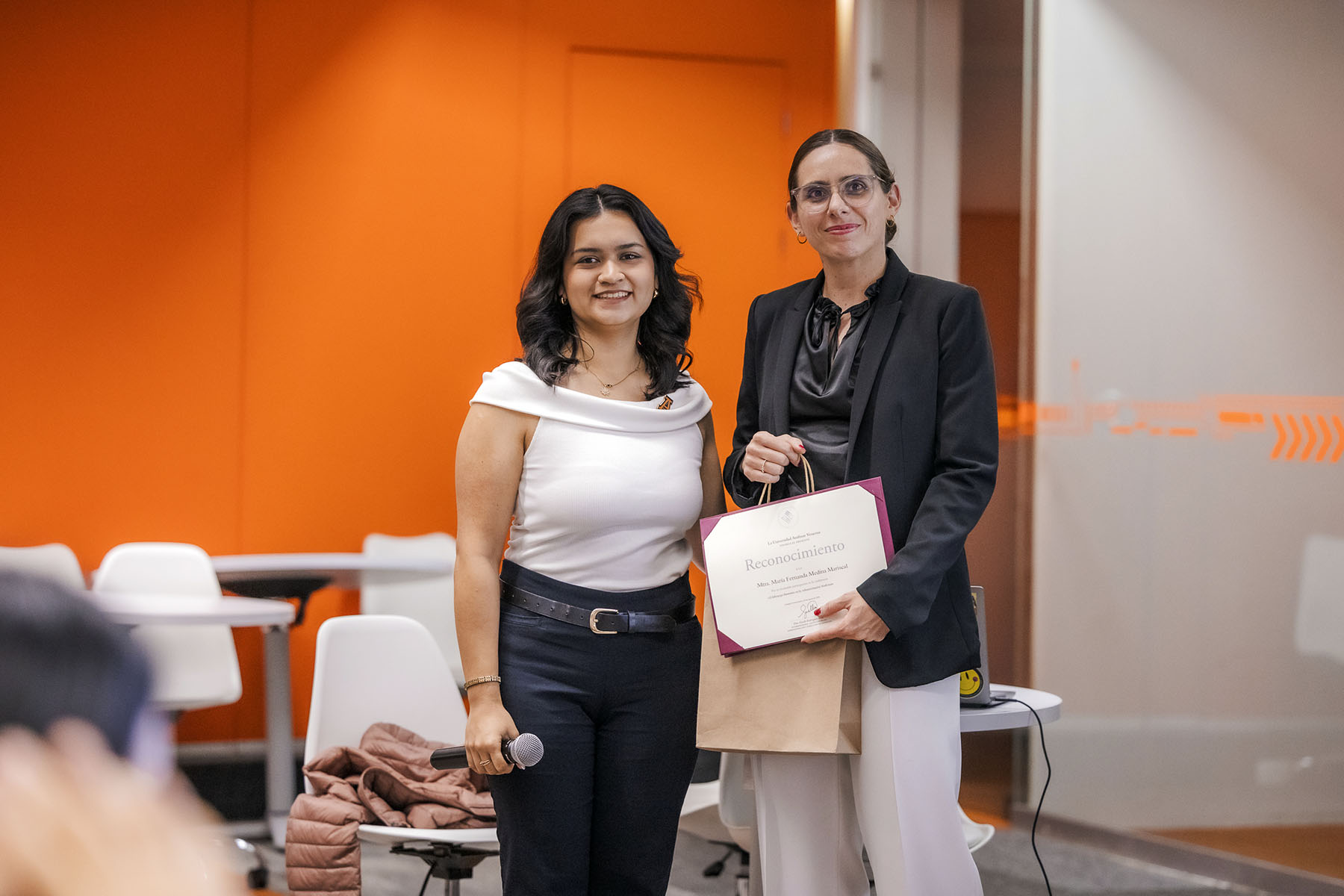 6 / 6 - El Liderazgo Femenino en la Administración Moderna 6 / 6 - El Liderazgo Femenino en la Administración Moderna