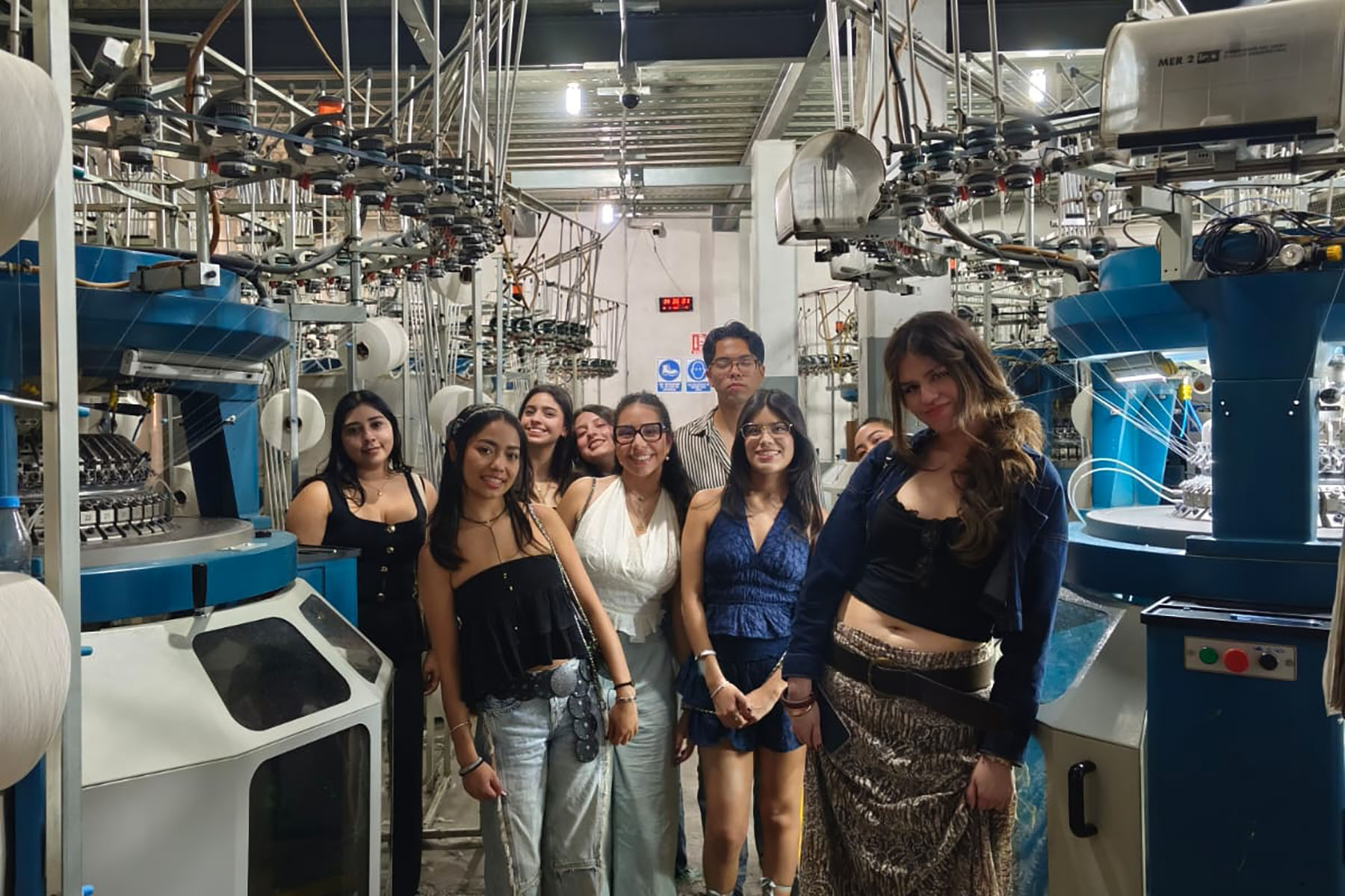 3 / 10 - Estudiantes de Diseño de Moda Fortalecen su Formación Profesional en EXINTEX 3 / 10 - Estudiantes de Diseño de Moda Fortalecen su Formación Profesional en EXINTEX
