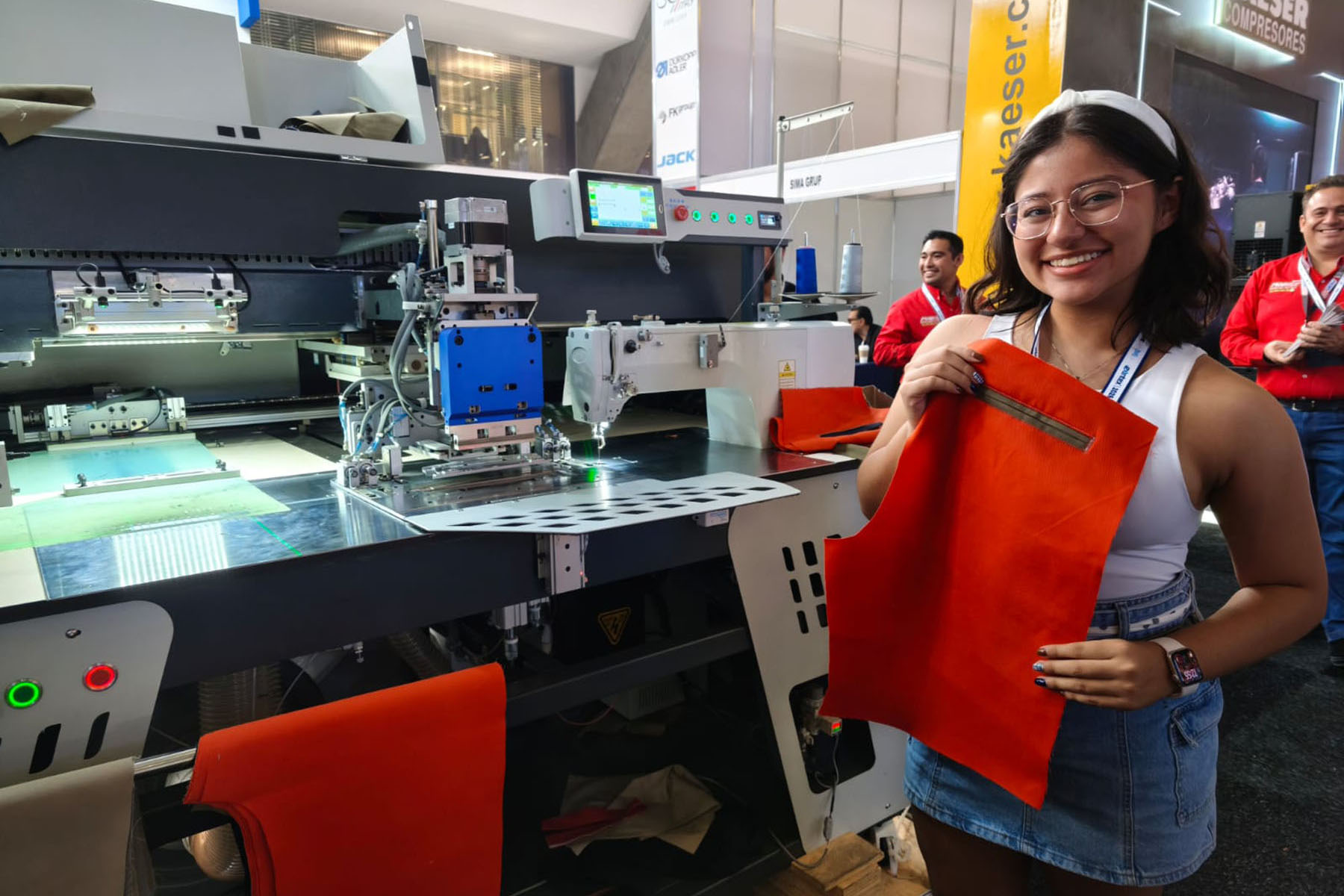 5 / 10 - Estudiantes de Diseño de Moda Fortalecen su Formación Profesional en EXINTEX 5 / 10 - Estudiantes de Diseño de Moda Fortalecen su Formación Profesional en EXINTEX