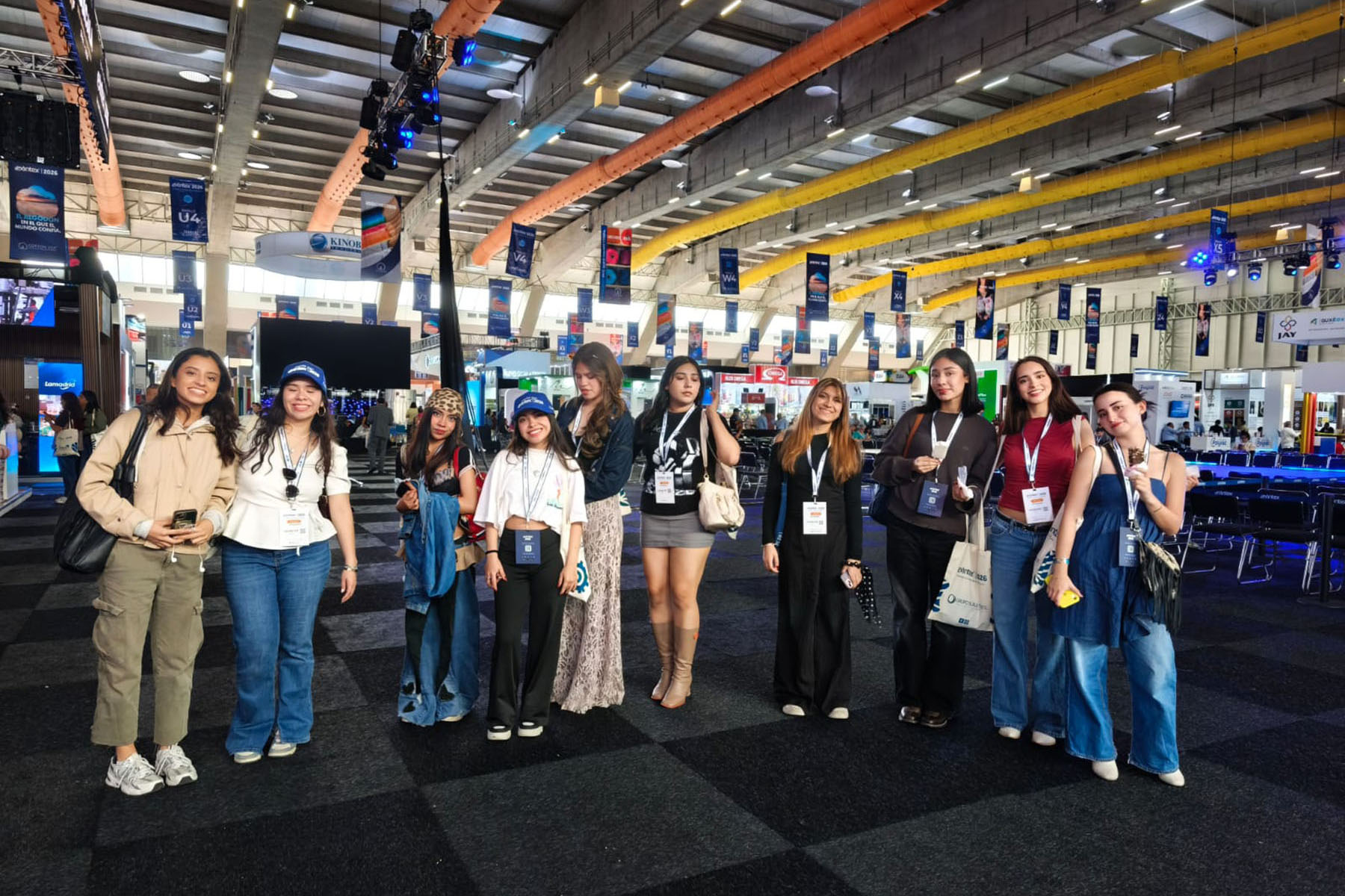 6 / 10 - Estudiantes de Diseño de Moda Fortalecen su Formación Profesional en EXINTEX 6 / 10 - Estudiantes de Diseño de Moda Fortalecen su Formación Profesional en EXINTEX