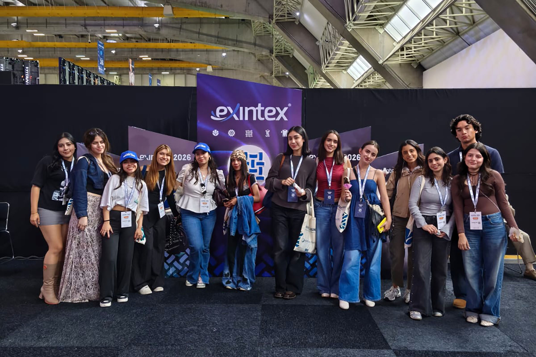 7 / 10 - Estudiantes de Diseño de Moda Fortalecen su Formación Profesional en EXINTEX 7 / 10 - Estudiantes de Diseño de Moda Fortalecen su Formación Profesional en EXINTEX