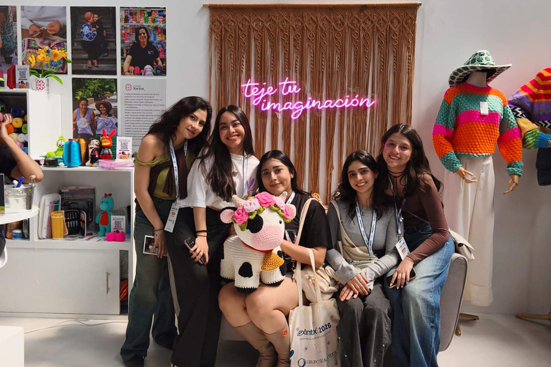 9 / 10 - Estudiantes de Diseño de Moda Fortalecen su Formación Profesional en EXINTEX 9 / 10 - Estudiantes de Diseño de Moda Fortalecen su Formación Profesional en EXINTEX