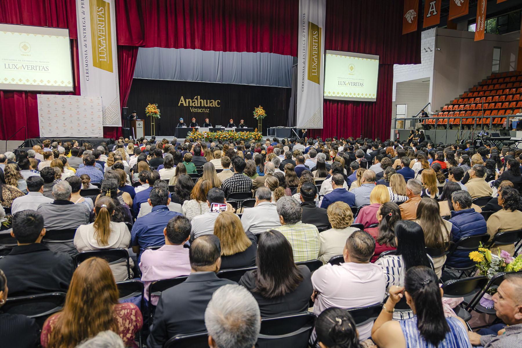 4 / 110 - Premios Lux et Veritas: Galería 4 / 110 - Premios Lux et Veritas: Galería