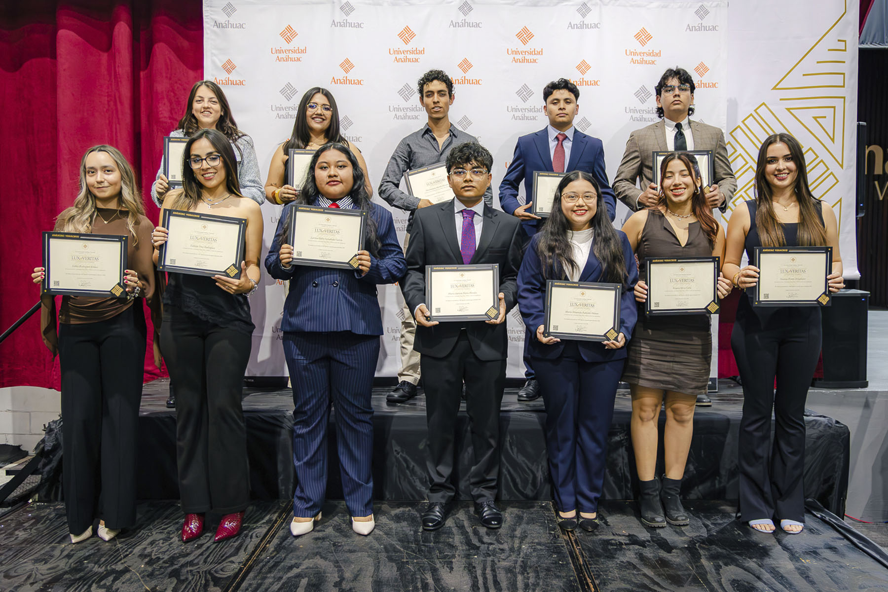 9 / 110 - Premios Lux et Veritas: Galería 9 / 110 - Premios Lux et Veritas: Galería