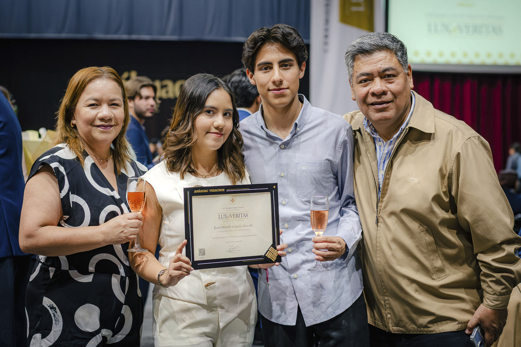 67 / 110 - Premios Lux et Veritas: Galería 67 / 110 - Premios Lux et Veritas: Galería