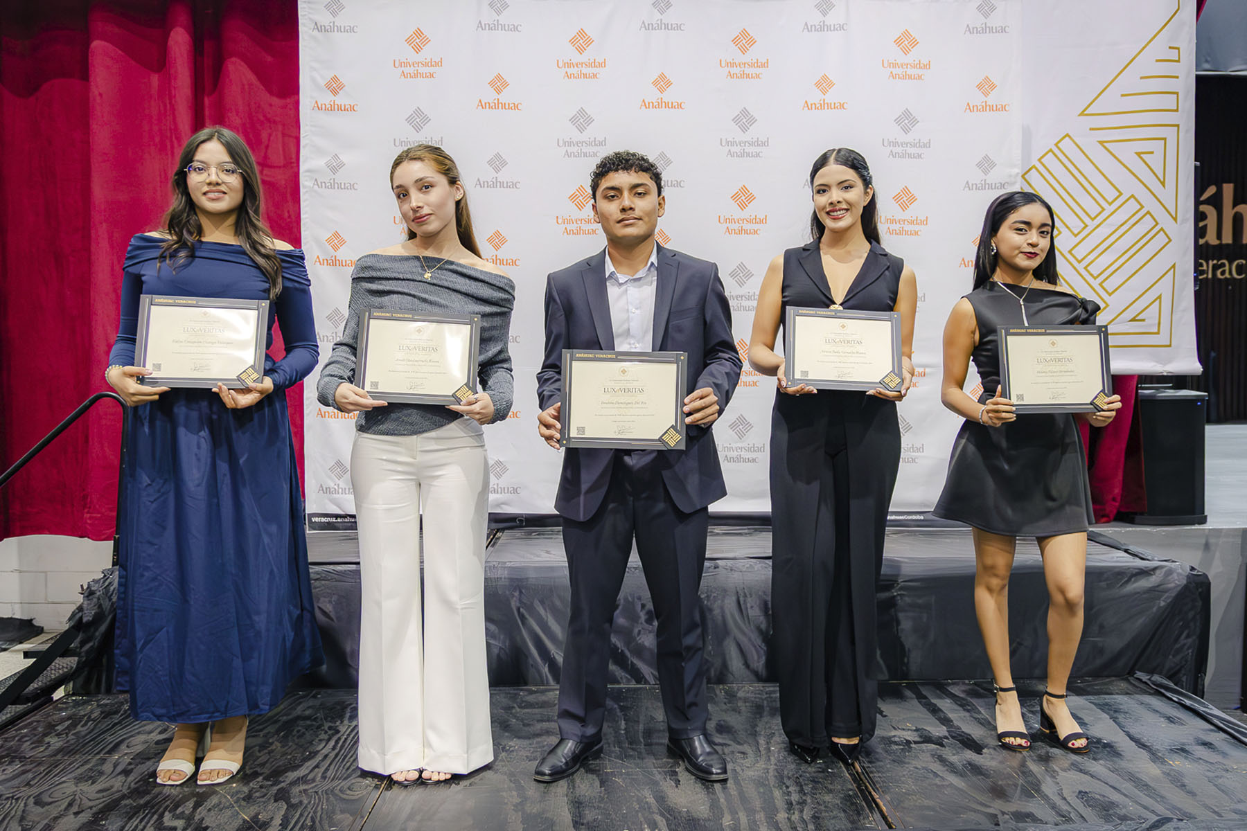 45 / 110 - Premios Lux et Veritas: Galería 45 / 110 - Premios Lux et Veritas: Galería