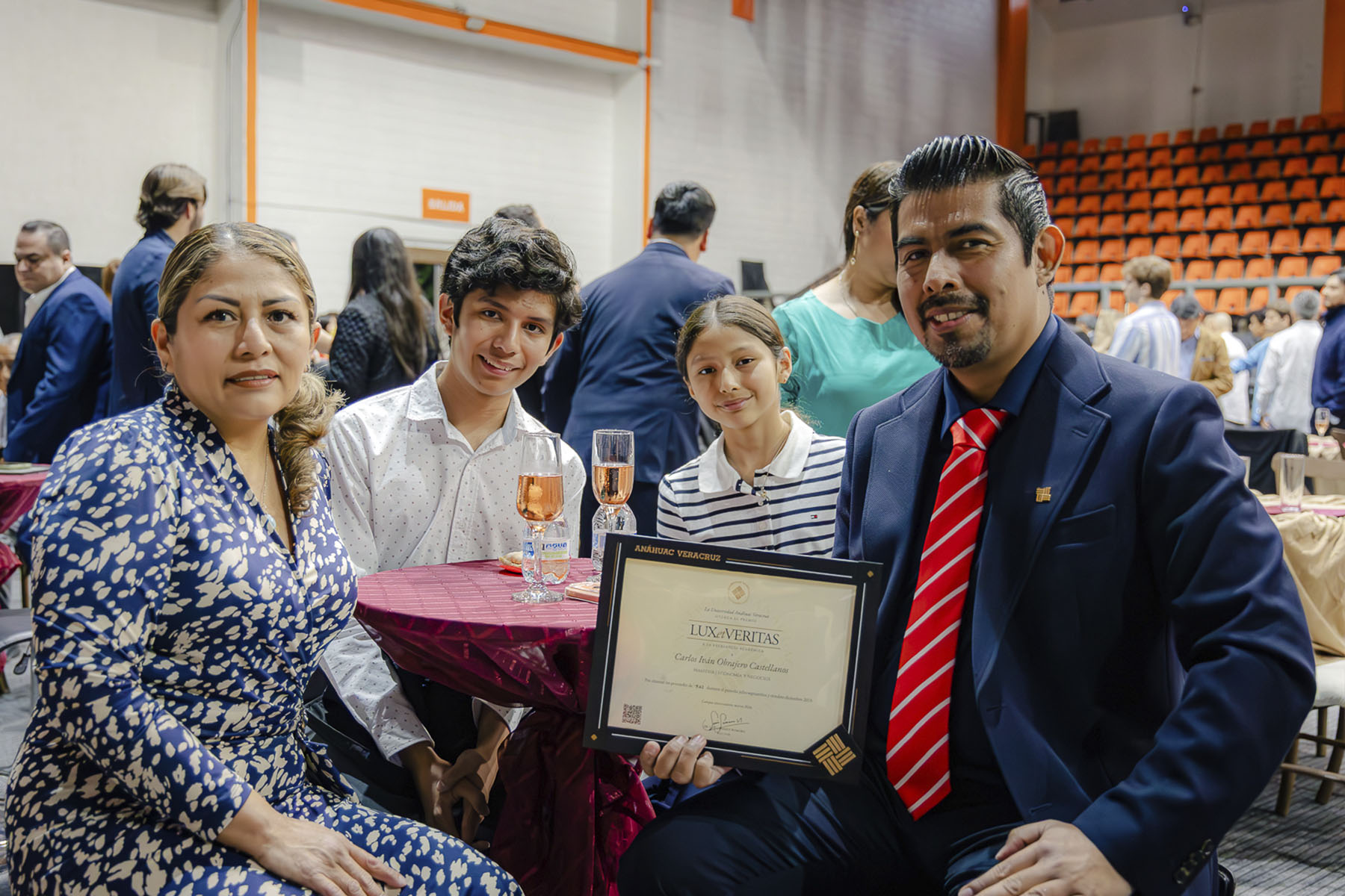 70 / 110 - Premios Lux et Veritas: Galería 70 / 110 - Premios Lux et Veritas: Galería