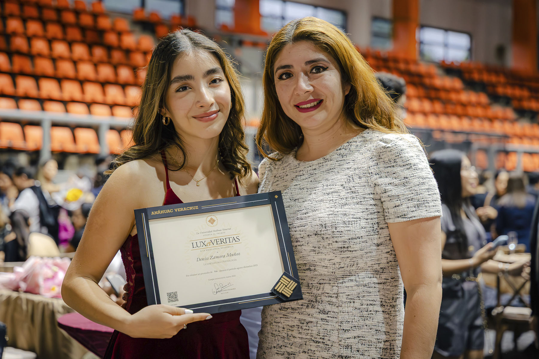 76 / 110 - Premios Lux et Veritas: Galería 76 / 110 - Premios Lux et Veritas: Galería