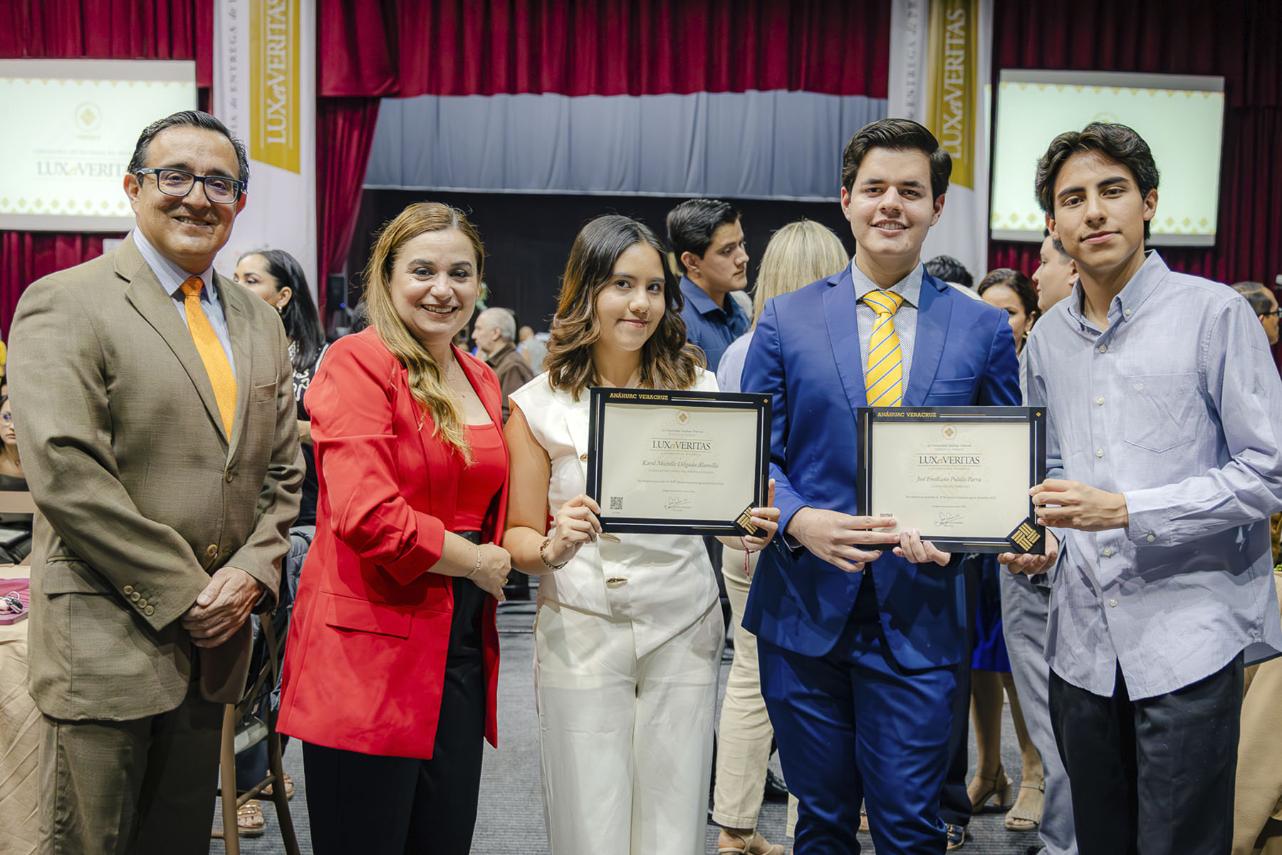 78 / 110 - Premios Lux et Veritas: Galería 78 / 110 - Premios Lux et Veritas: Galería