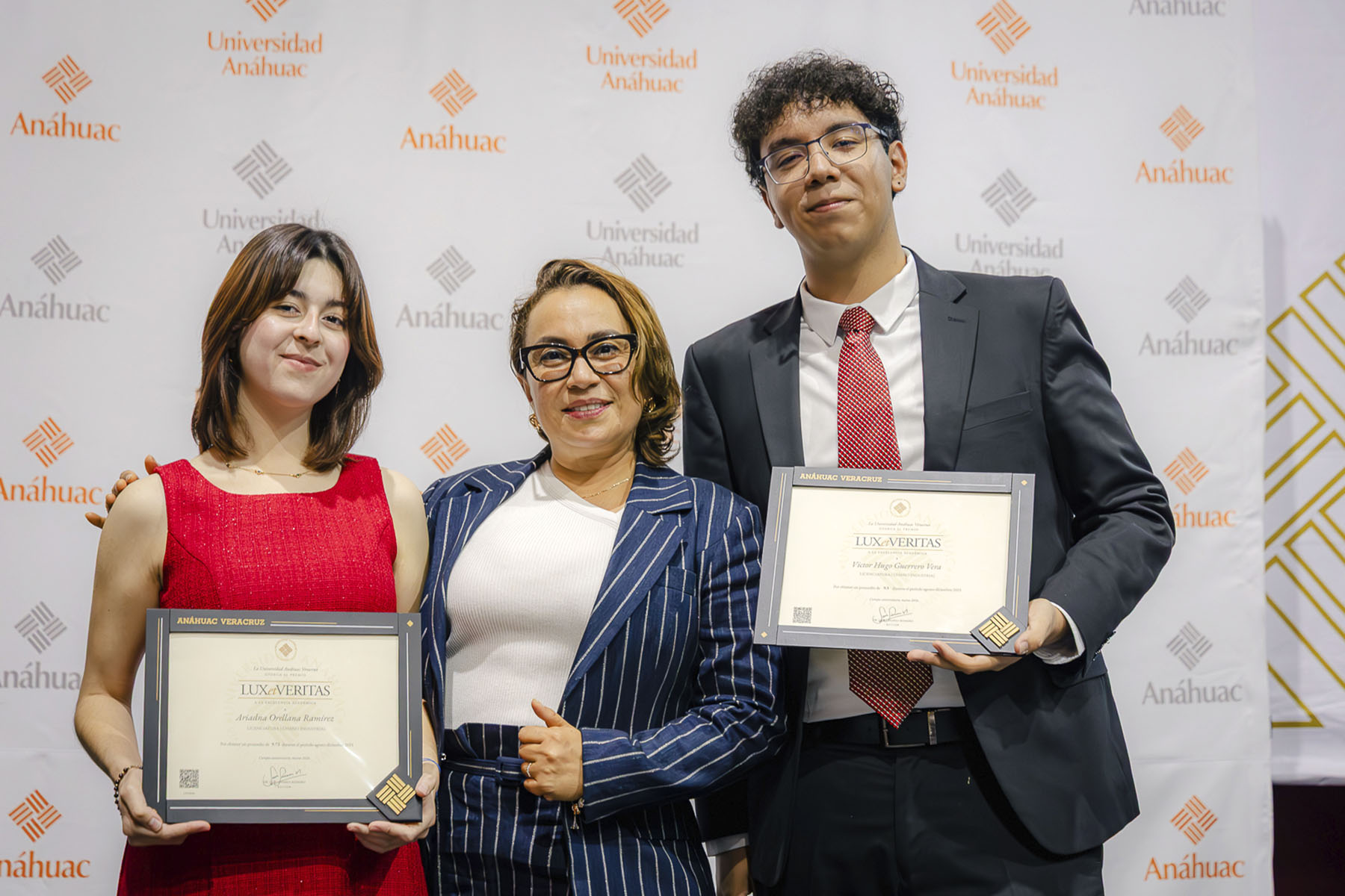 104 / 110 - Premios Lux et Veritas: Galería 104 / 110 - Premios Lux et Veritas: Galería