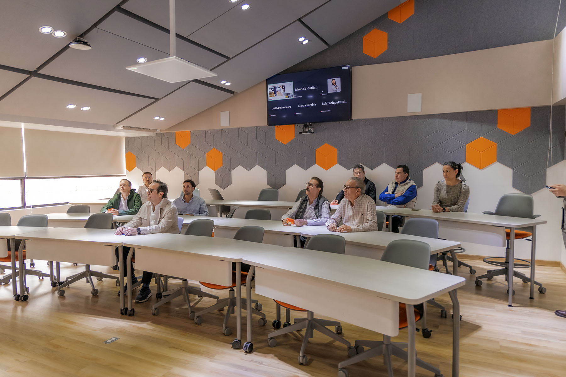 1 / 10 - Inauguración de Nueva Aula para Posgrados 1 / 10 - Inauguración de Nueva Aula para Posgrados