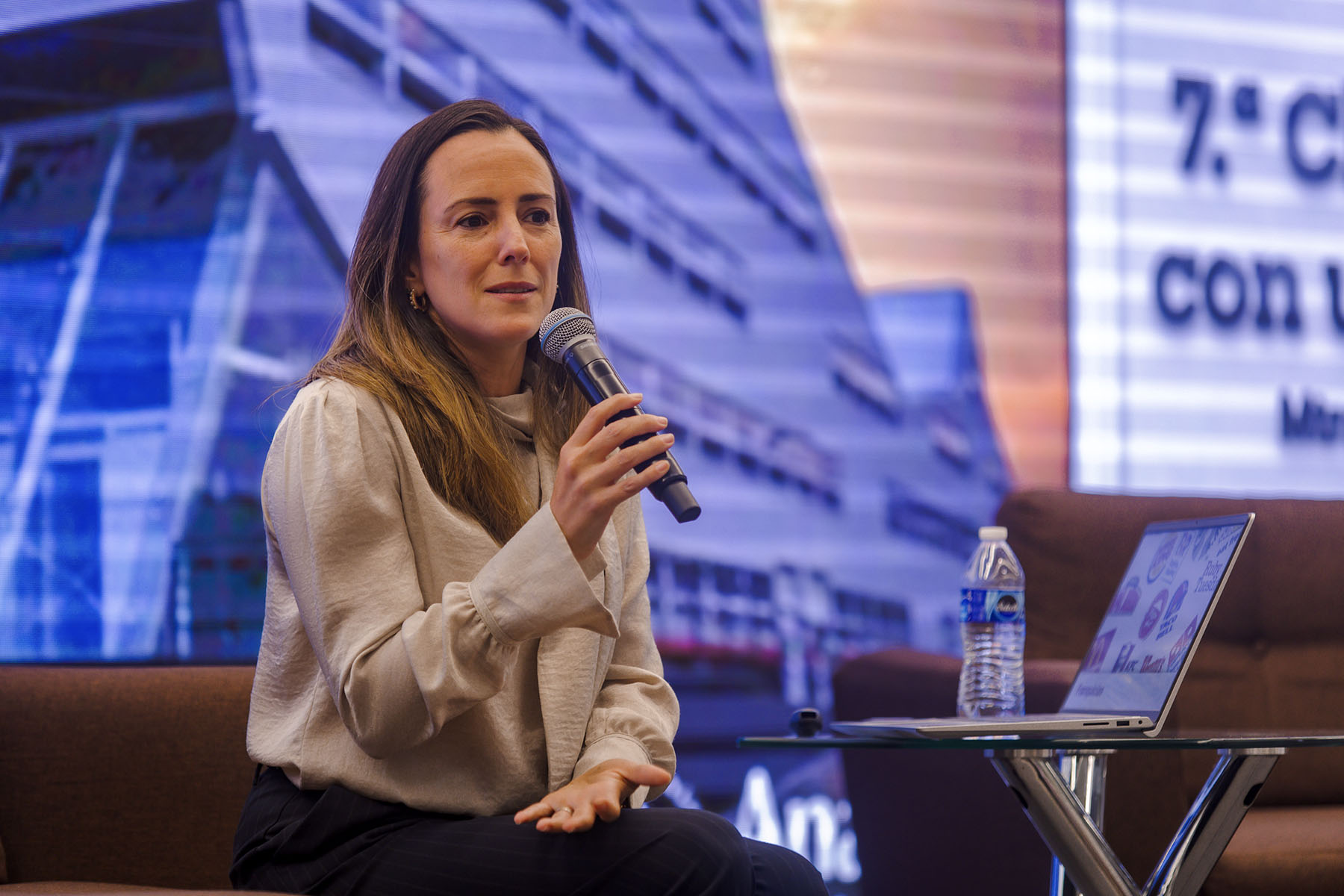 2 / 8 - Séptima Edición de la Charla: Café con un Empresario 2 / 8 - Séptima Edición de la Charla: Café con un Empresario