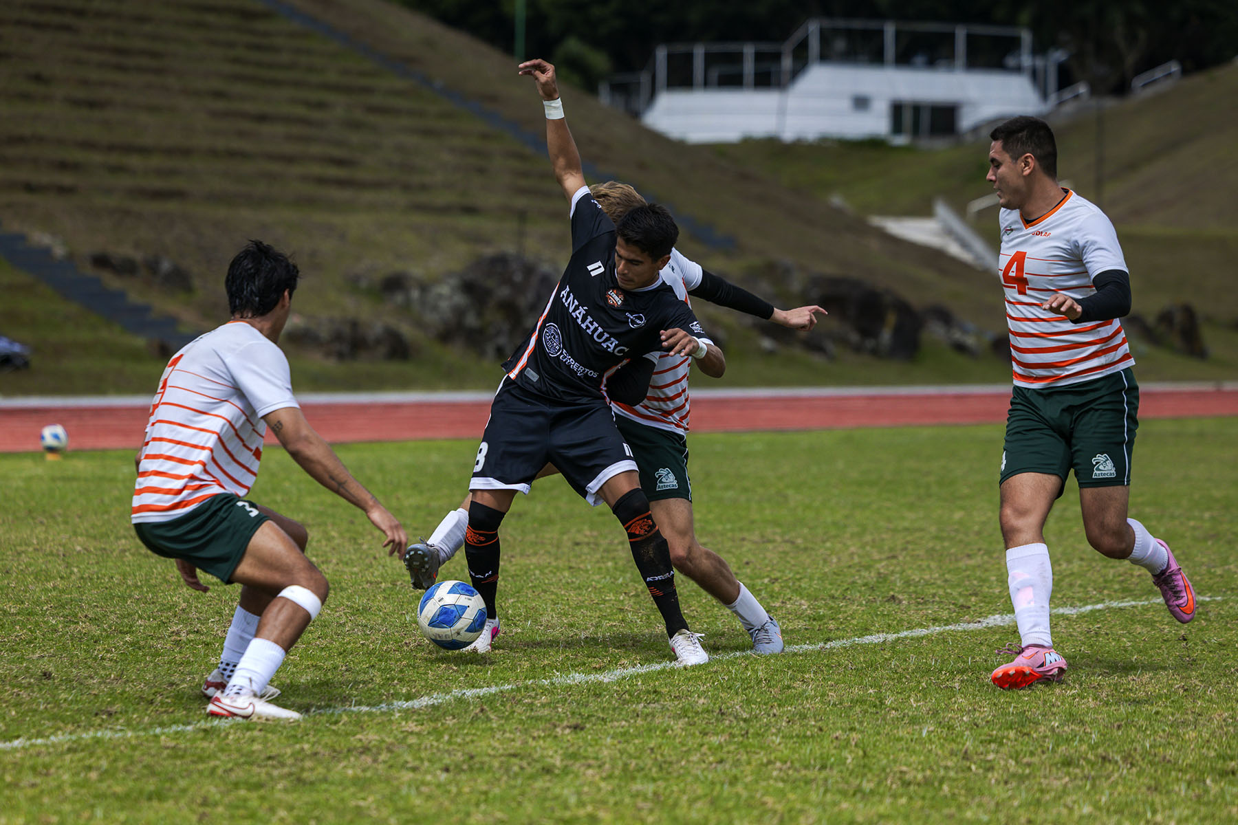 1 / 6 - Cabrera y sus Leones van por la Final en la Conferencia Nacional de Fútbol Soccer 1 / 6 - Cabrera y sus Leones van por la Final en la Conferencia Nacional de Fútbol Soccer