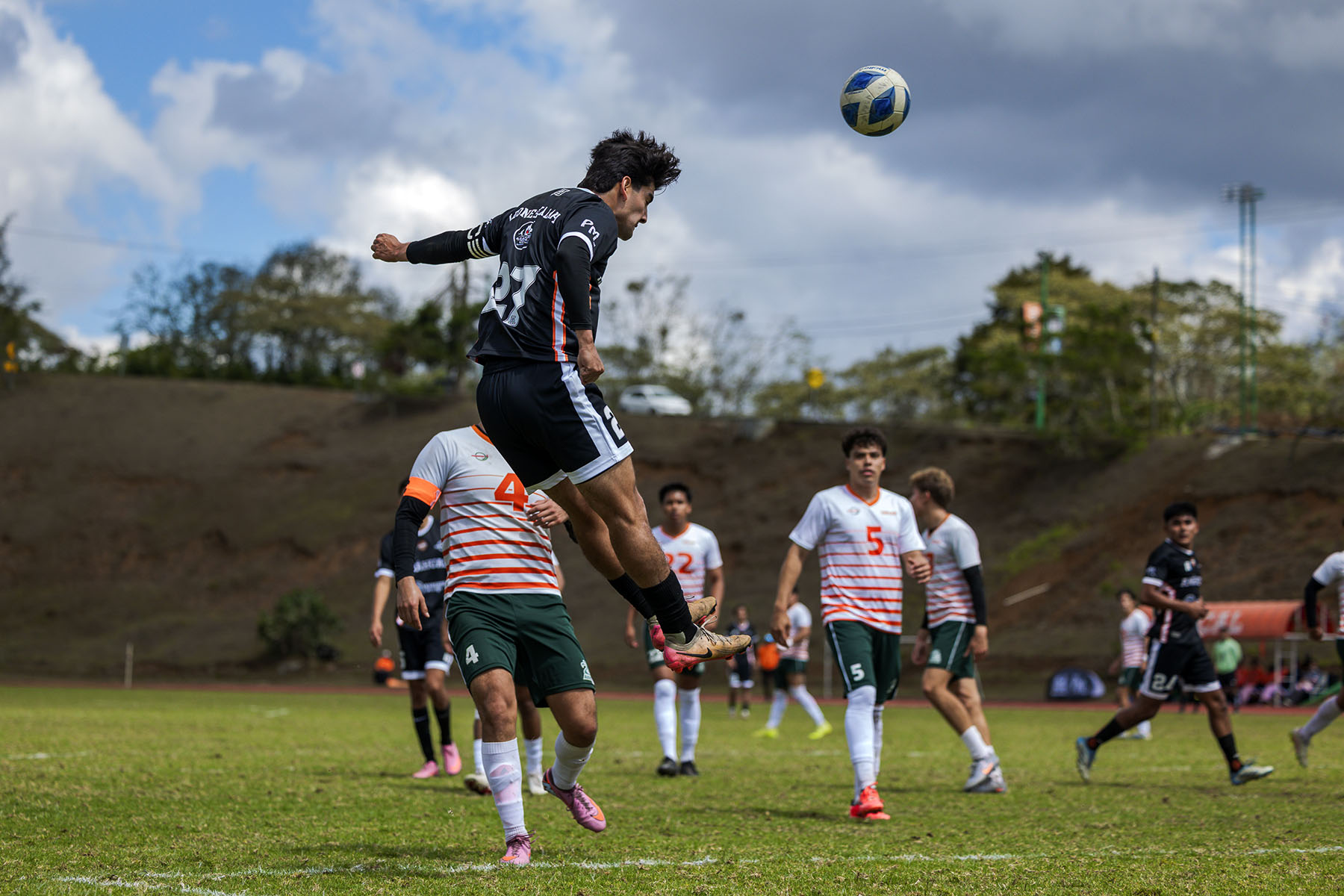 2 / 6 - Cabrera y sus Leones van por la Final en la Conferencia Nacional de Fútbol Soccer 2 / 6 - Cabrera y sus Leones van por la Final en la Conferencia Nacional de Fútbol Soccer