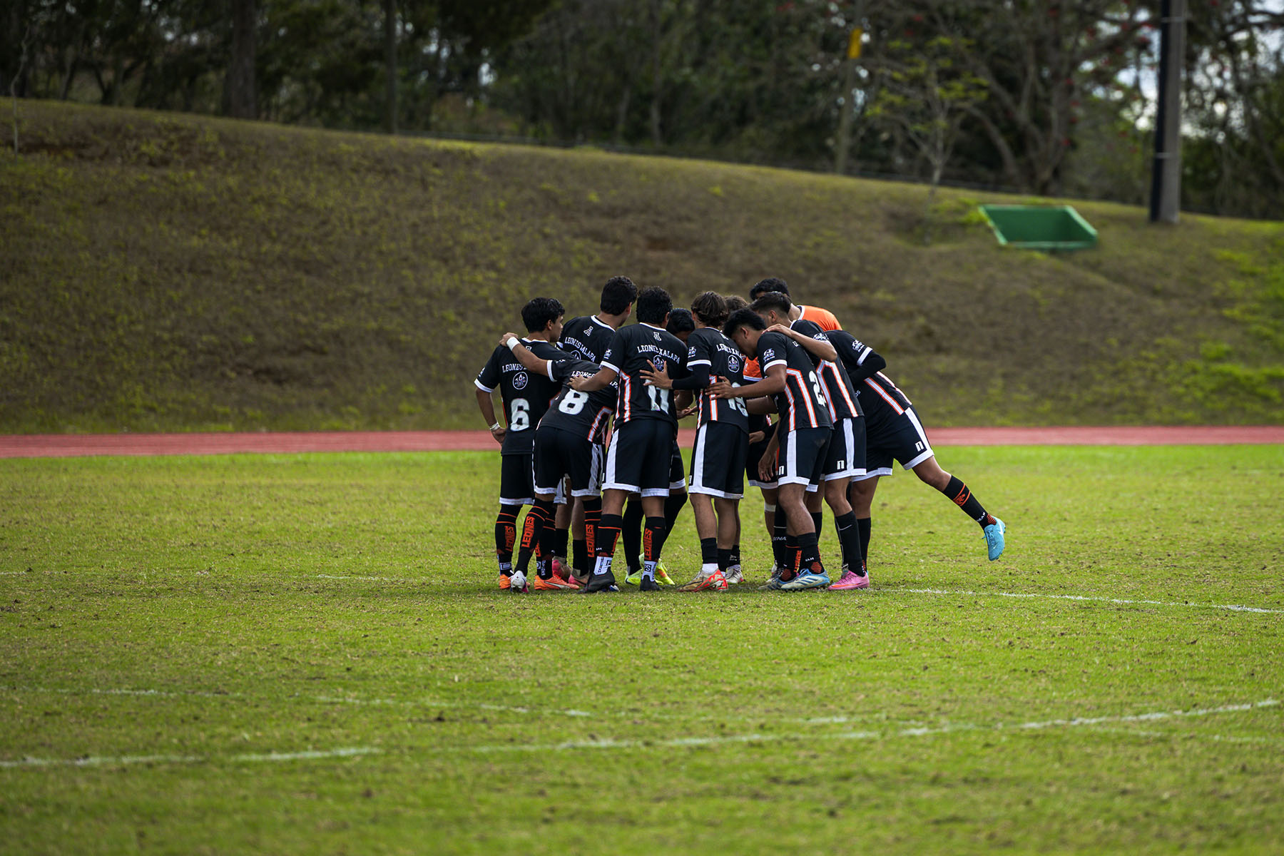 3 / 6 - Cabrera y sus Leones van por la Final en la Conferencia Nacional de Fútbol Soccer 3 / 6 - Cabrera y sus Leones van por la Final en la Conferencia Nacional de Fútbol Soccer