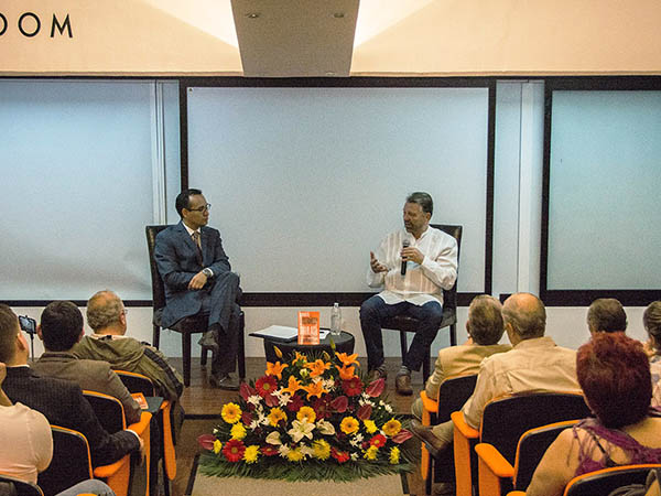 Dr. Jorge Castañeda presenta libro en la Anáhuac Xalapa