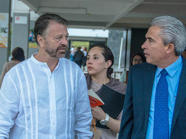 Dr. Jorge Castañeda presenta libro en la Anáhuac Xalapa