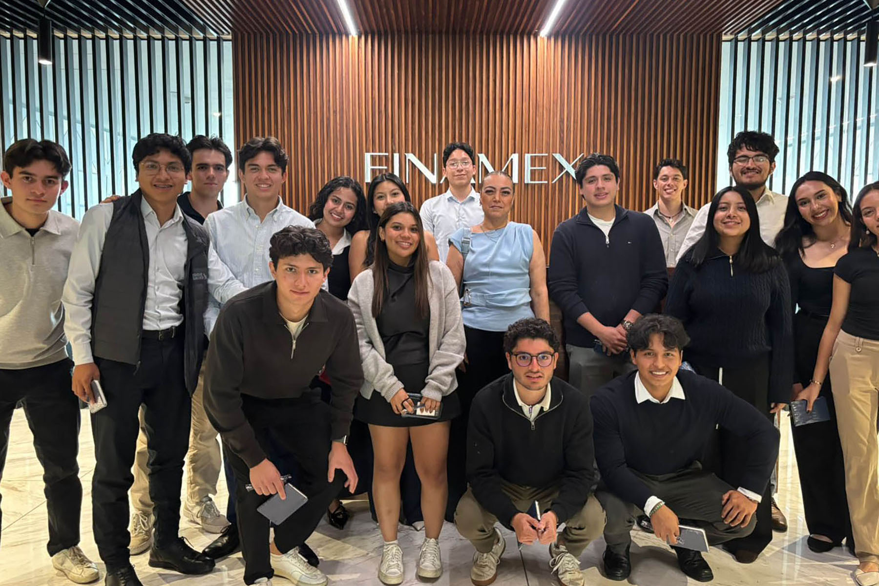 1 / 2 - Alumnos de la Licenciatura en Dirección Financiera Realizan Visita a Finamex Casa de 1 / 2 - Alumnos de la Licenciatura en Dirección Financiera Realizan Visita a Finamex Casa de