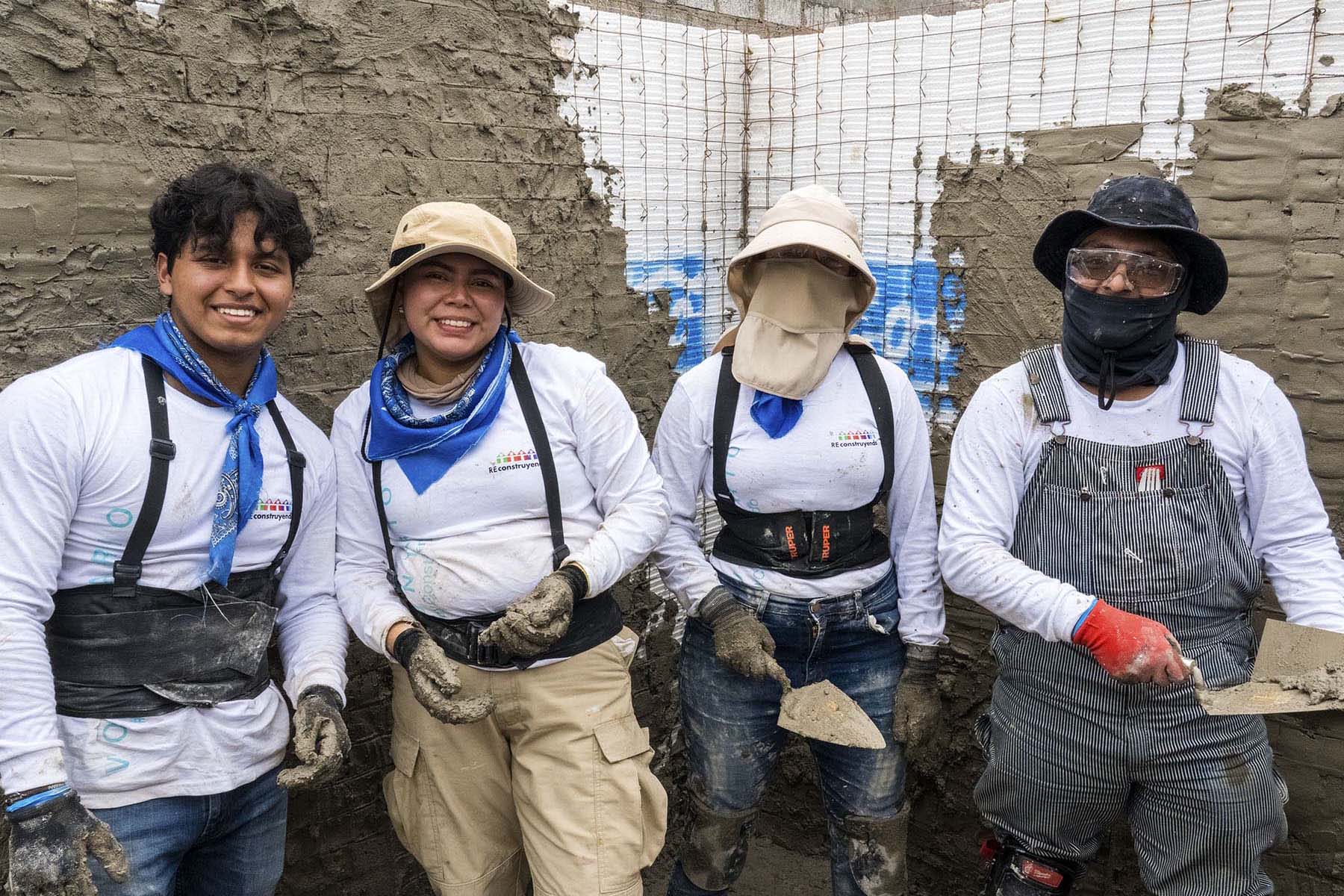 50 / 60 - La Comunidad Anáhuac Veracruz Une Fuerzas para Levantar Hogares y Esperanza 50 / 60 - La Comunidad Anáhuac Veracruz Une Fuerzas para Levantar Hogares y Esperanza