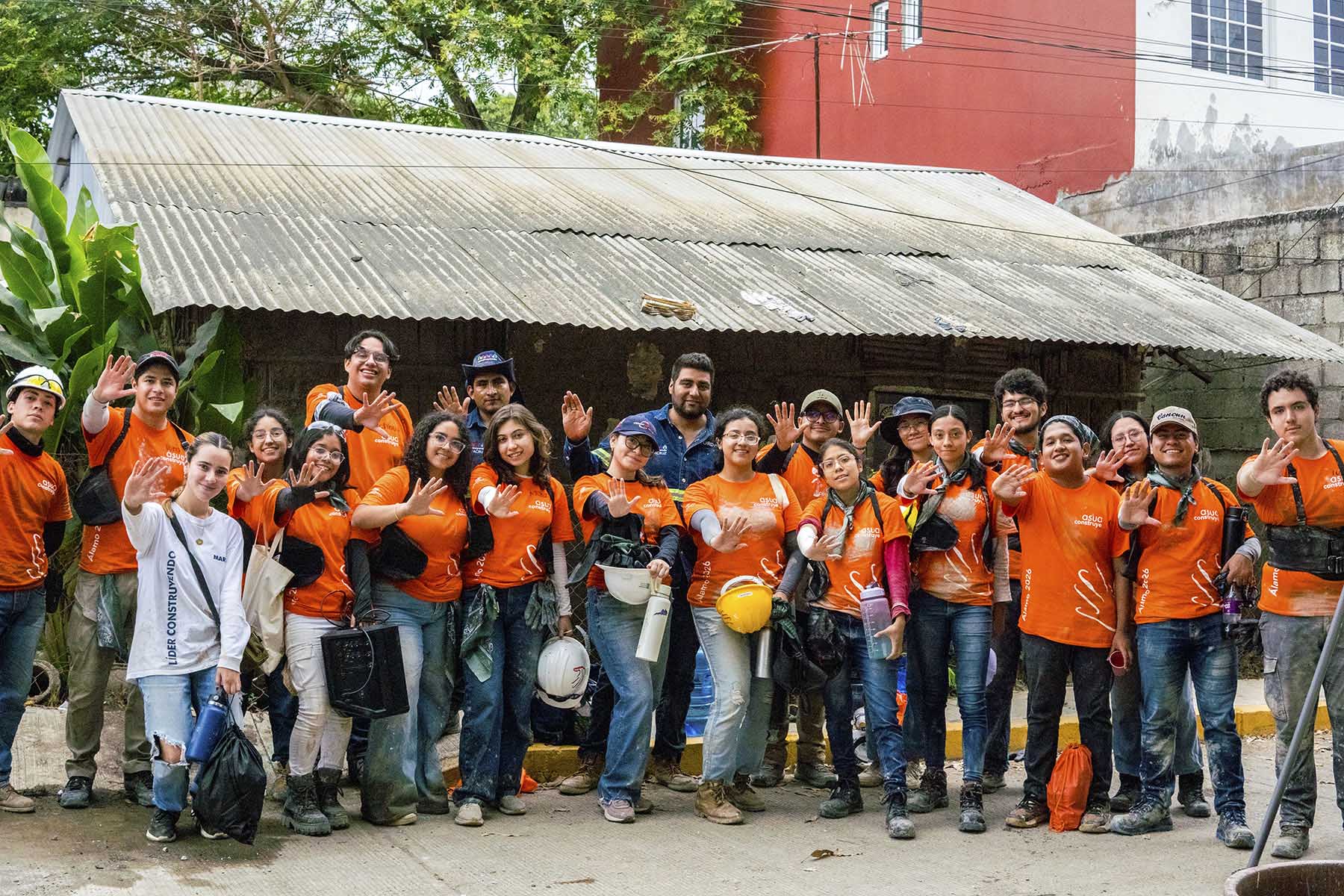 10 / 60 - La Comunidad Anáhuac Veracruz Une Fuerzas para Levantar Hogares y Esperanza 10 / 60 - La Comunidad Anáhuac Veracruz Une Fuerzas para Levantar Hogares y Esperanza