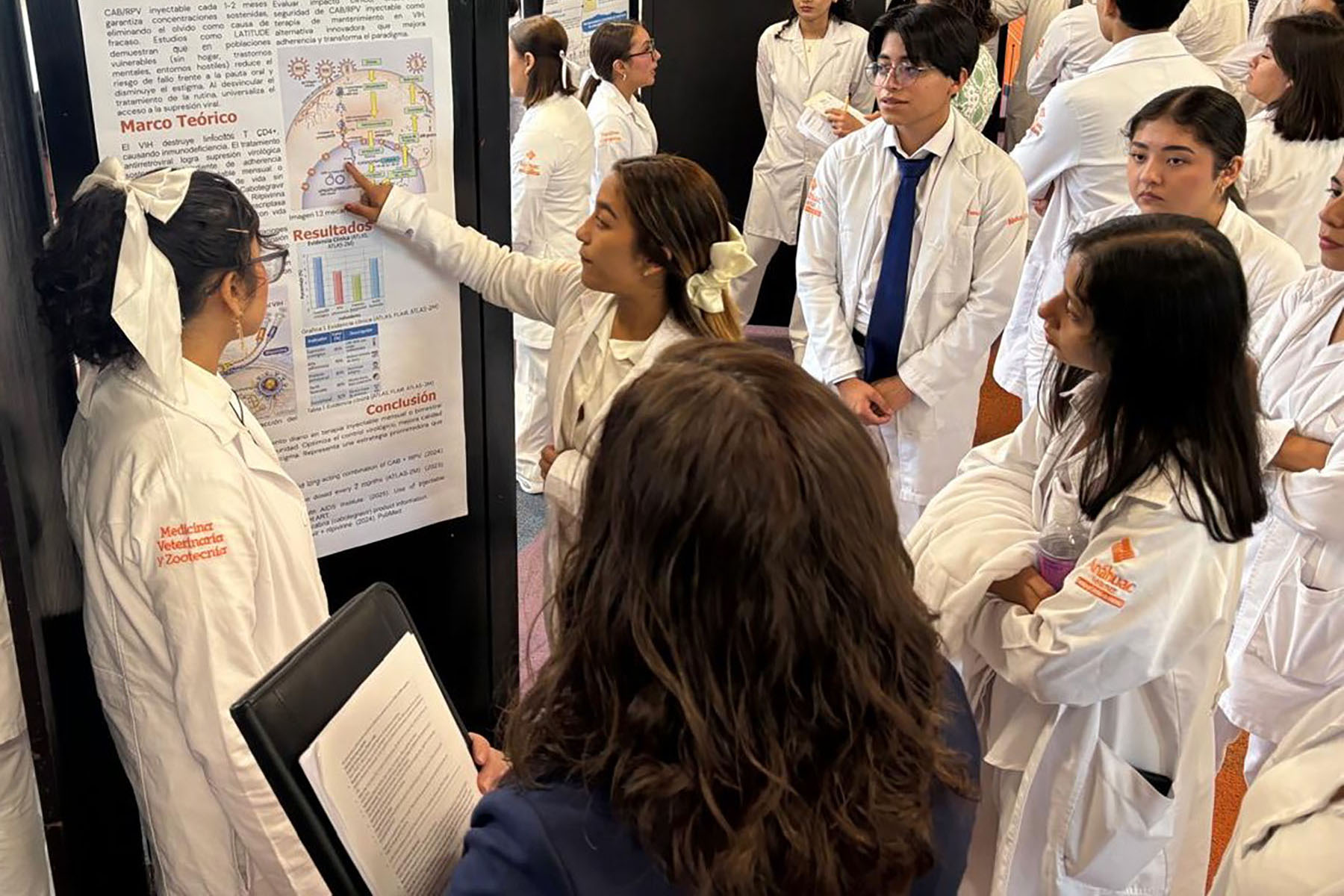 4 / 10 - III Concurso de Carteles de Terapéutica Farmacológica de la Escuela de Medicina 4 / 10 - III Concurso de Carteles de Terapéutica Farmacológica de la Escuela de Medicina