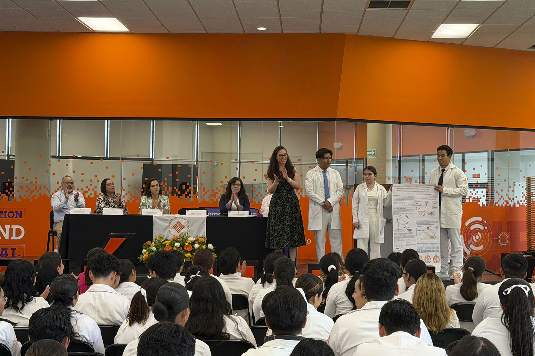 7 / 10 - III Concurso de Carteles de Terapéutica Farmacológica de la Escuela de Medicina 7 / 10 - III Concurso de Carteles de Terapéutica Farmacológica de la Escuela de Medicina