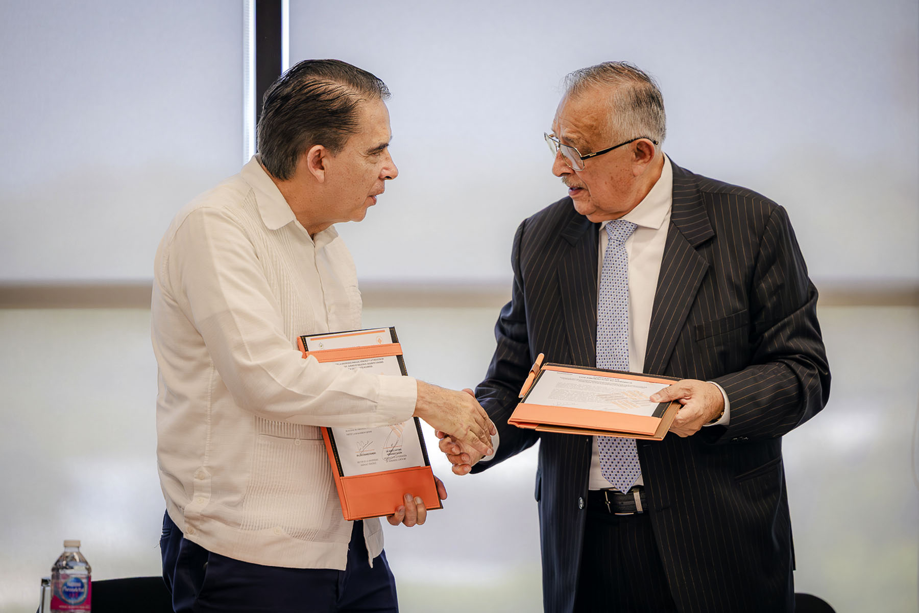 13 / 16 - Firma de Convenio con la Fundación Dr. Hernández Zurita 13 / 16 - Firma de Convenio con la Fundación Dr. Hernández Zurita