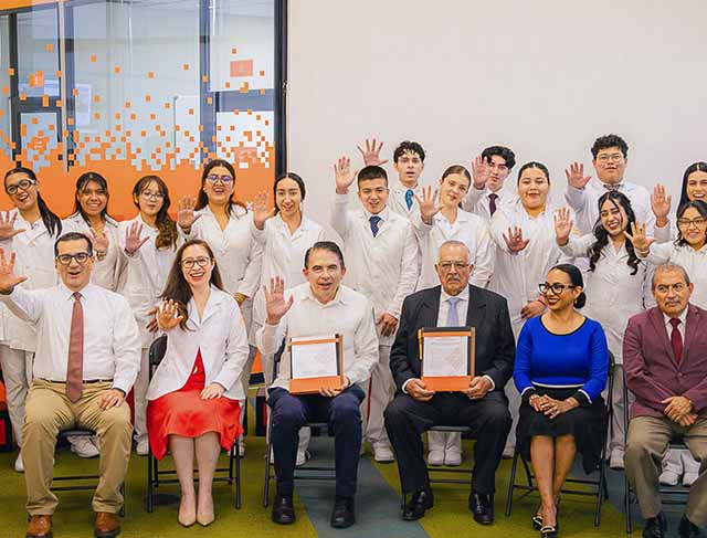 Firma de Convenio con la Fundación Dr. Hernández Zurita
