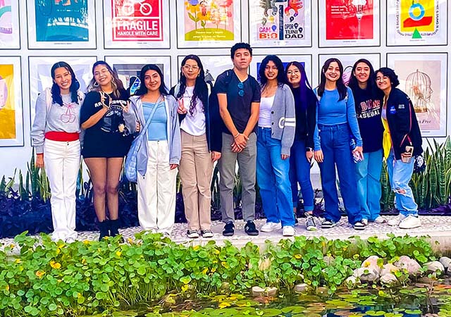 Estudiantes de Diseño Gráfico en el Encuentro Ecos Creativos de la Bienal Internacional de