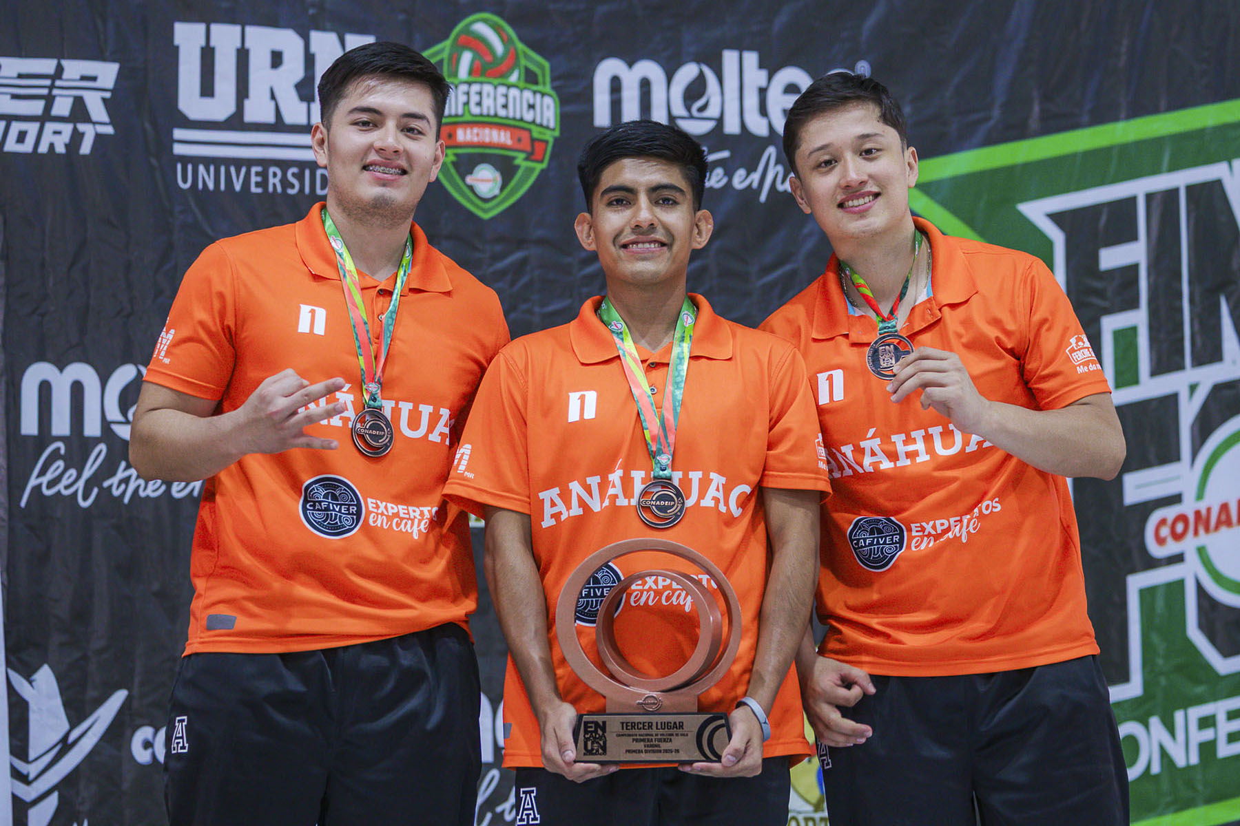 9 / 9 - Leones Conquistan el Tercer Lugar Nacional en Voleibol 9 / 9 - Leones Conquistan el Tercer Lugar Nacional en Voleibol