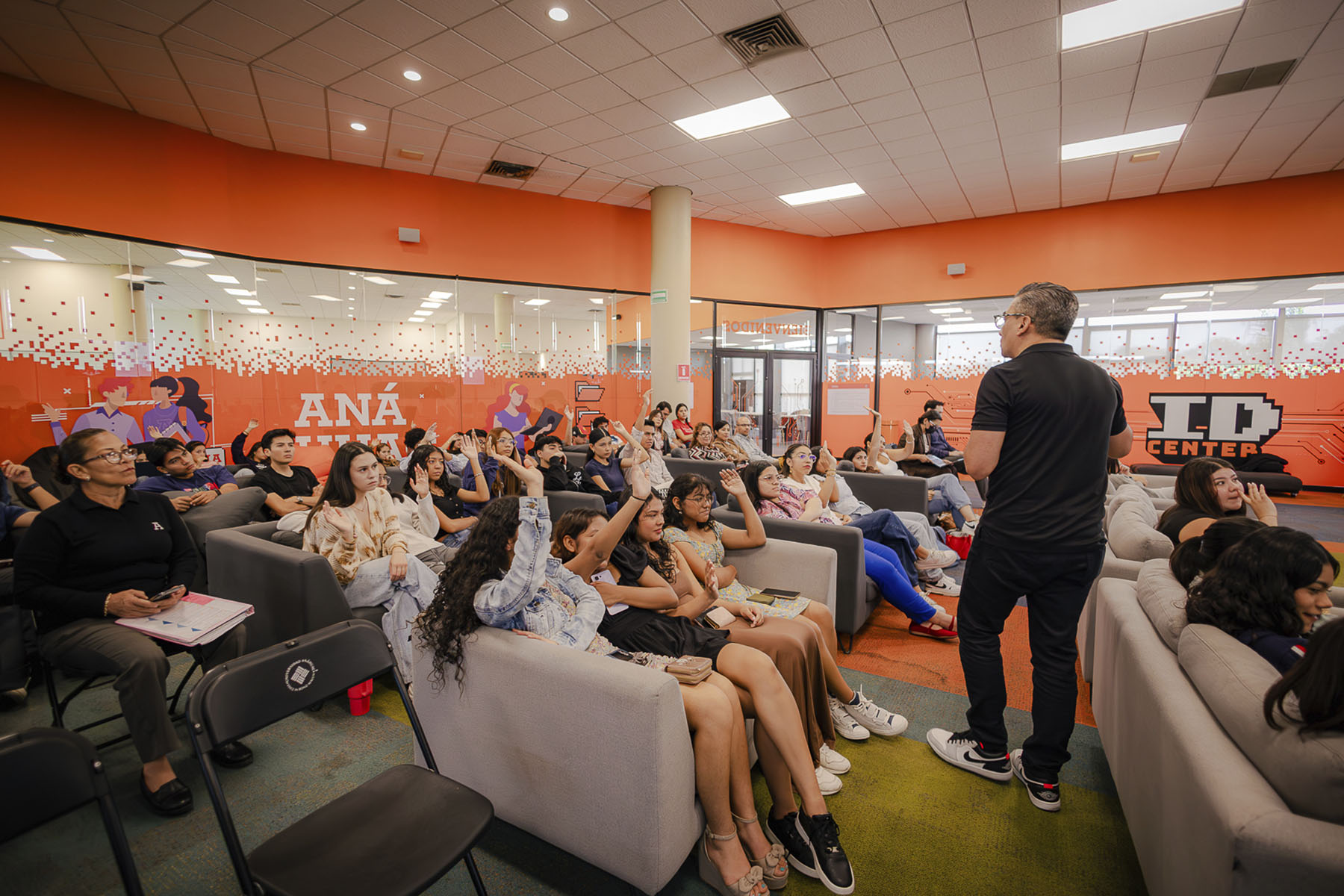 2 / 18 - Jornada Universitaria de Emprendimiento: Mentalidad 10x en los Negocios 2 / 18 - Jornada Universitaria de Emprendimiento: Mentalidad 10x en los Negocios