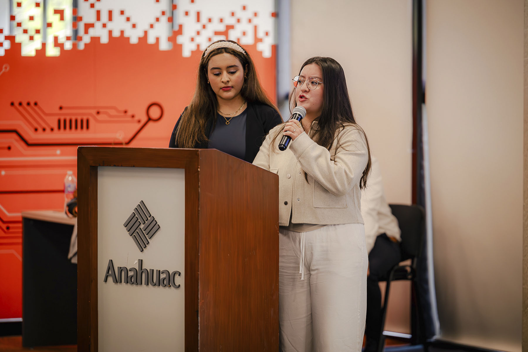 5 / 18 - Jornada Universitaria de Emprendimiento: Mentalidad 10x en los Negocios 5 / 18 - Jornada Universitaria de Emprendimiento: Mentalidad 10x en los Negocios