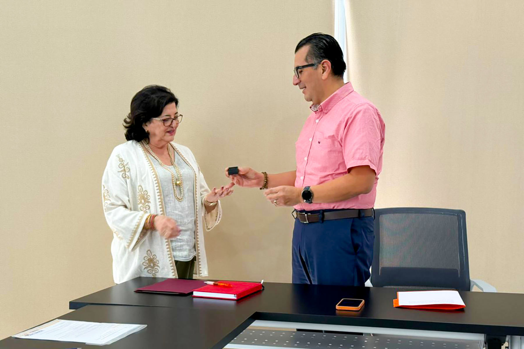 2 / 4 - Firma de Integración de Nueva Consejera Consultiva Académica de Medicina 2 / 4 - Firma de Integración de Nueva Consejera Consultiva Académica de Medicina