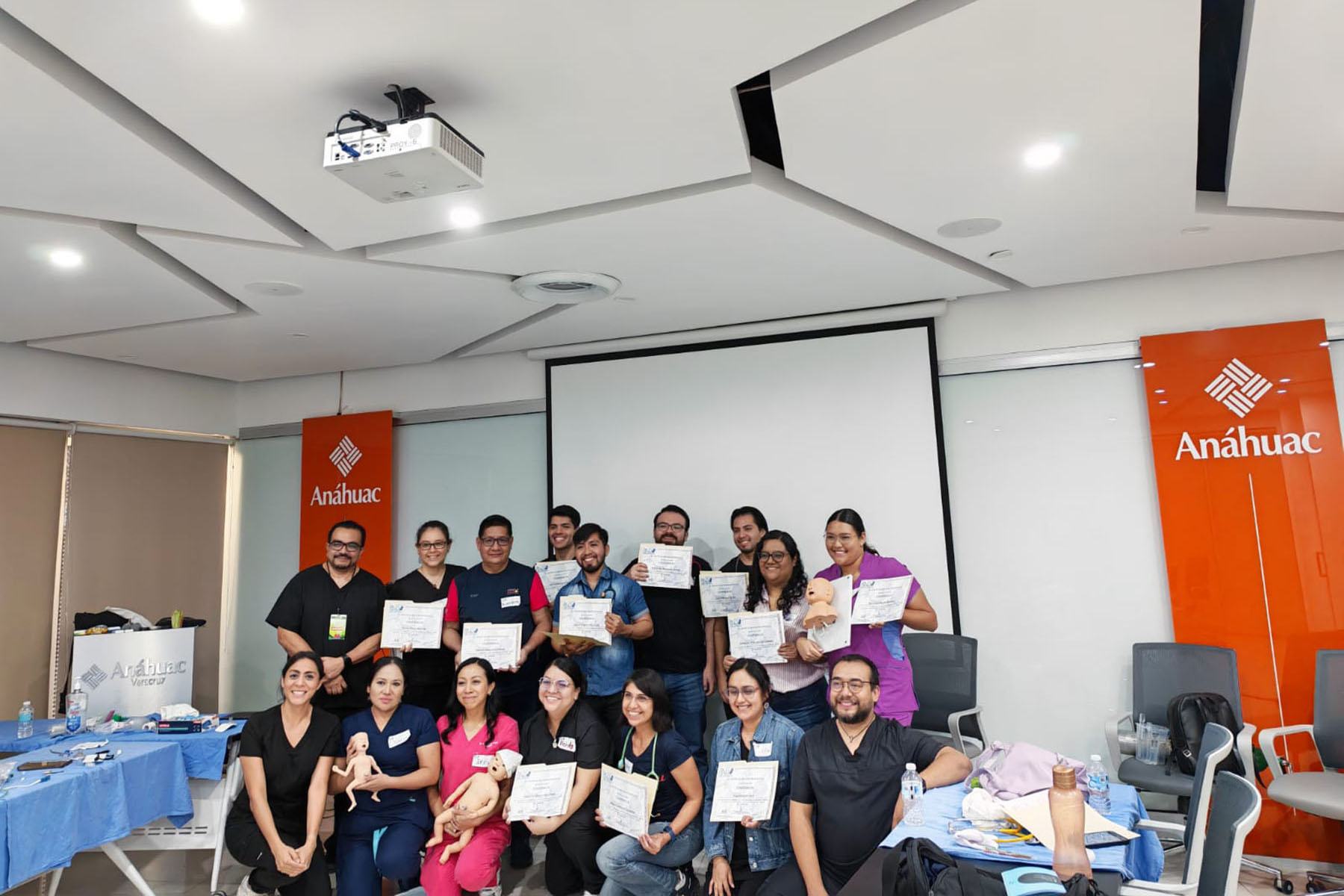 1 / 6 - Curso de Reanimación Neonatal 1 / 6 - Curso de Reanimación Neonatal