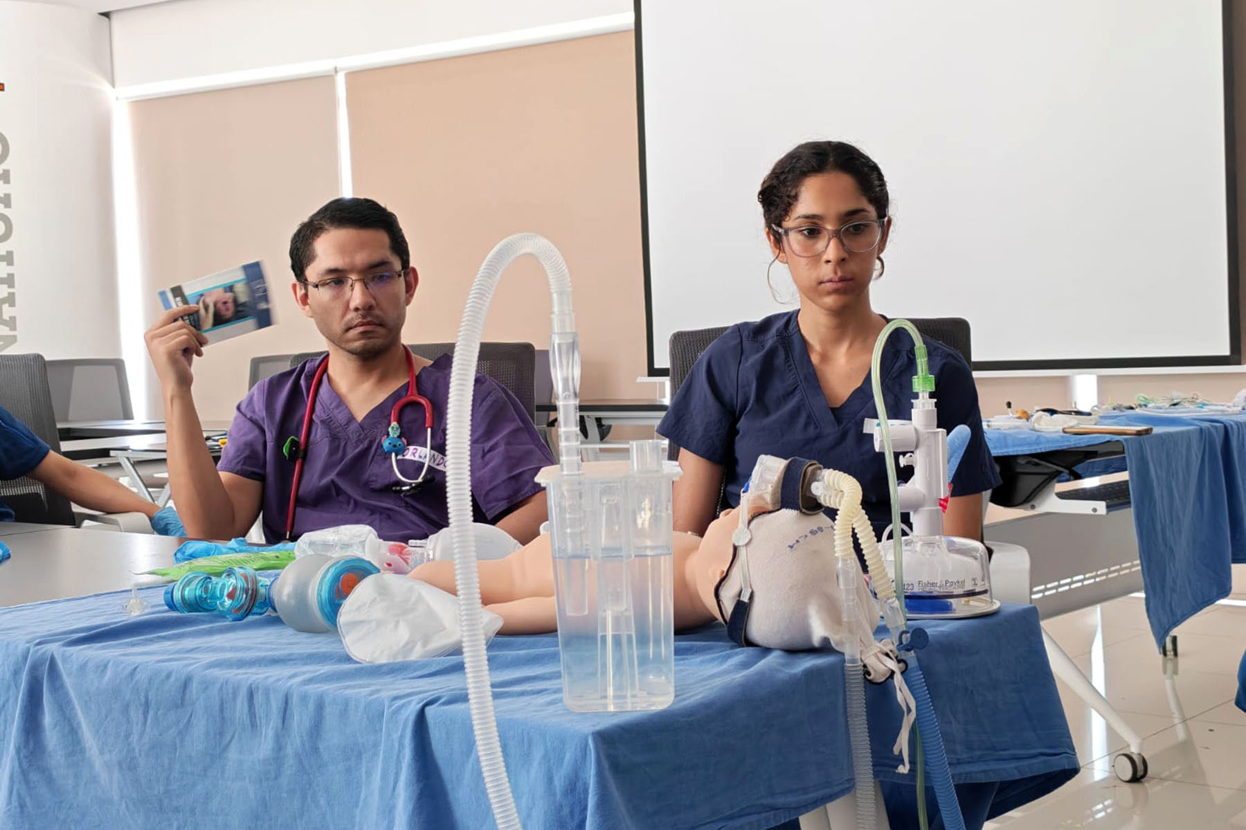 2 / 6 - Curso de Reanimación Neonatal 2 / 6 - Curso de Reanimación Neonatal