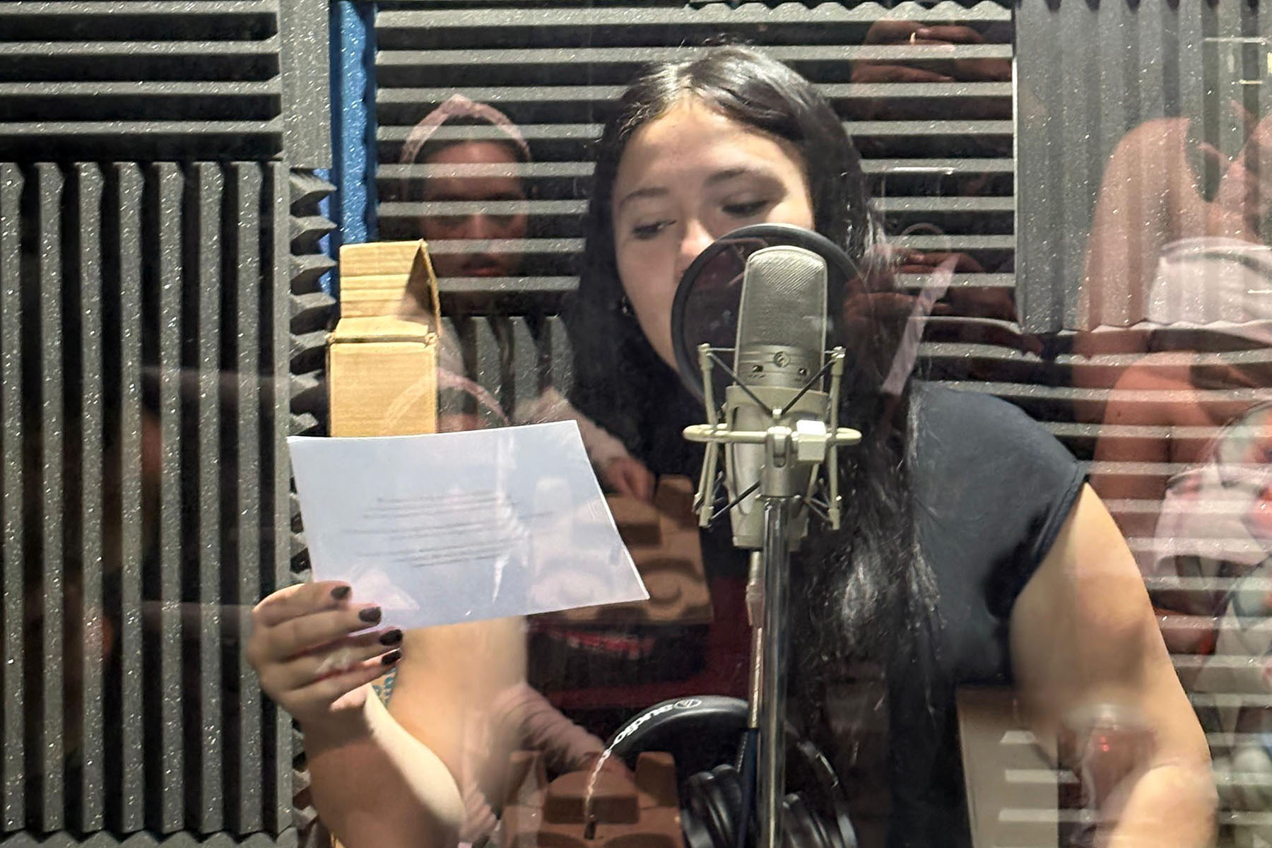 4 / 5 - Detrás del Micrófono: Alumnos Viven la Experiencia de la Radio en Exa FM 4 / 5 - Detrás del Micrófono: Alumnos Viven la Experiencia de la Radio en Exa FM